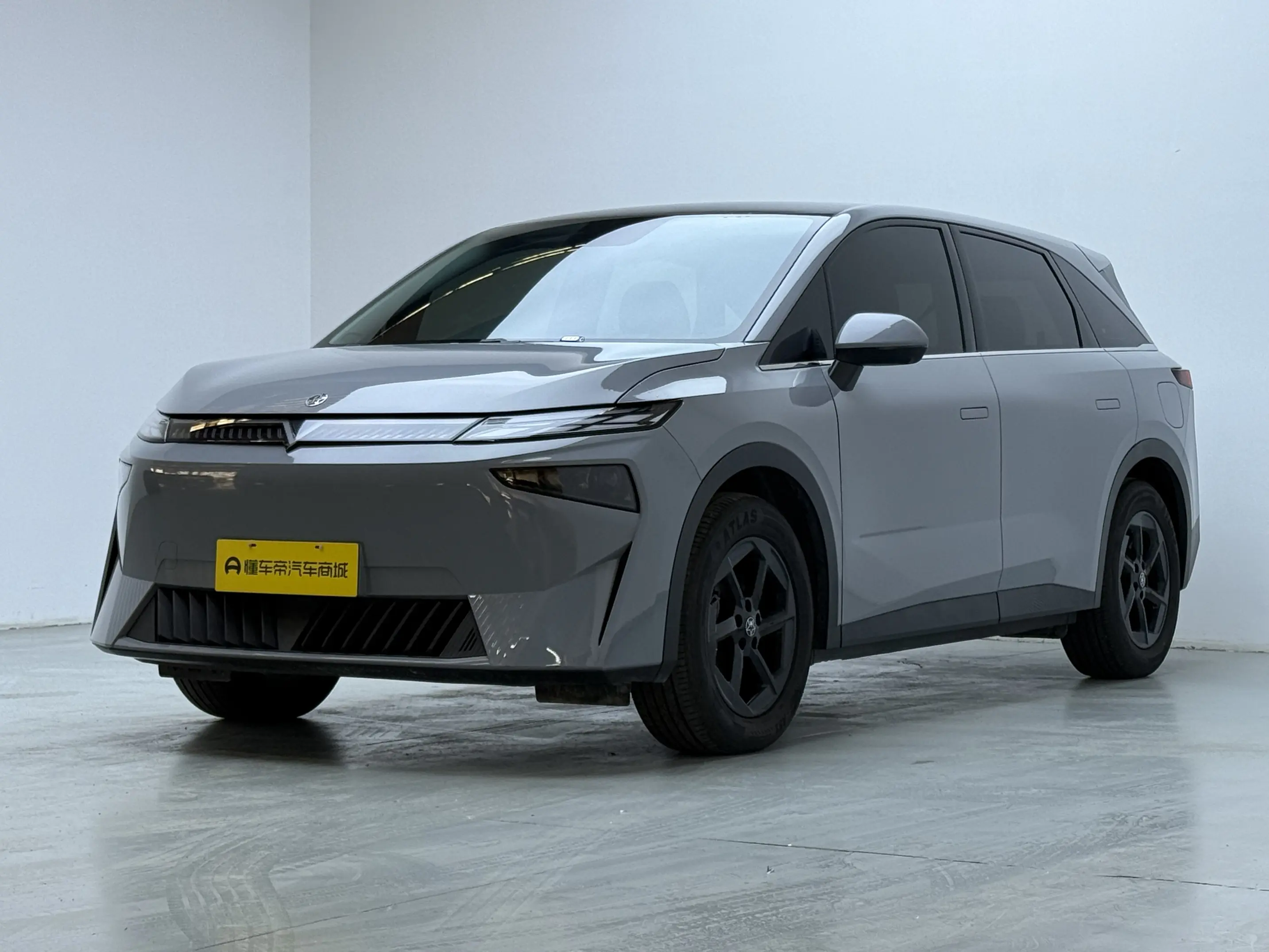 Kai Chen Venucia VX6  из Китая