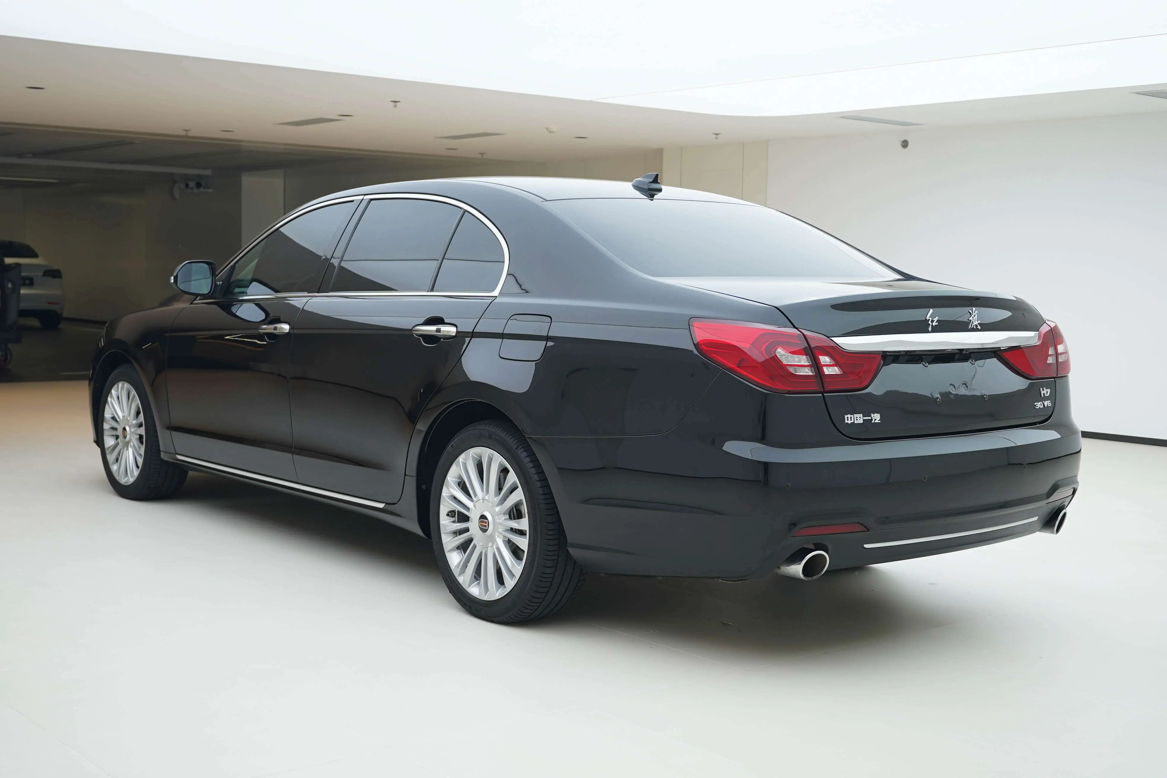 Hongqi H7  из Китая