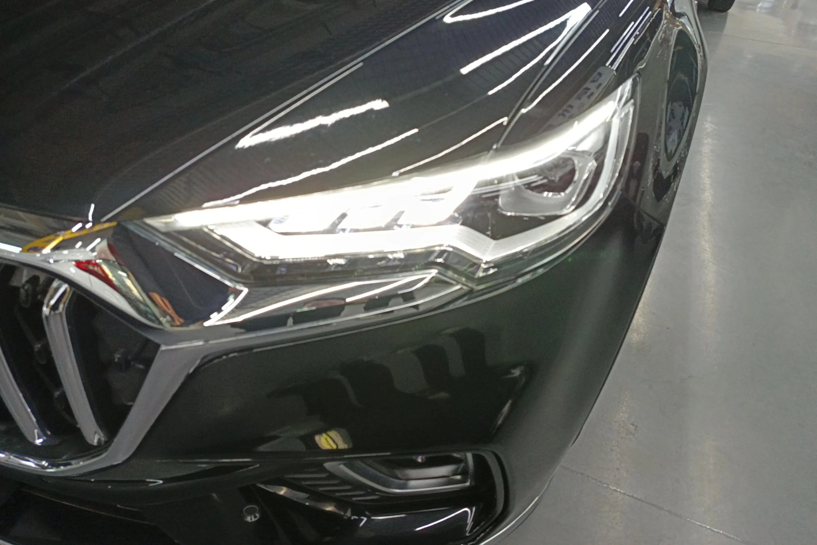 Hongqi HS5  из Китая