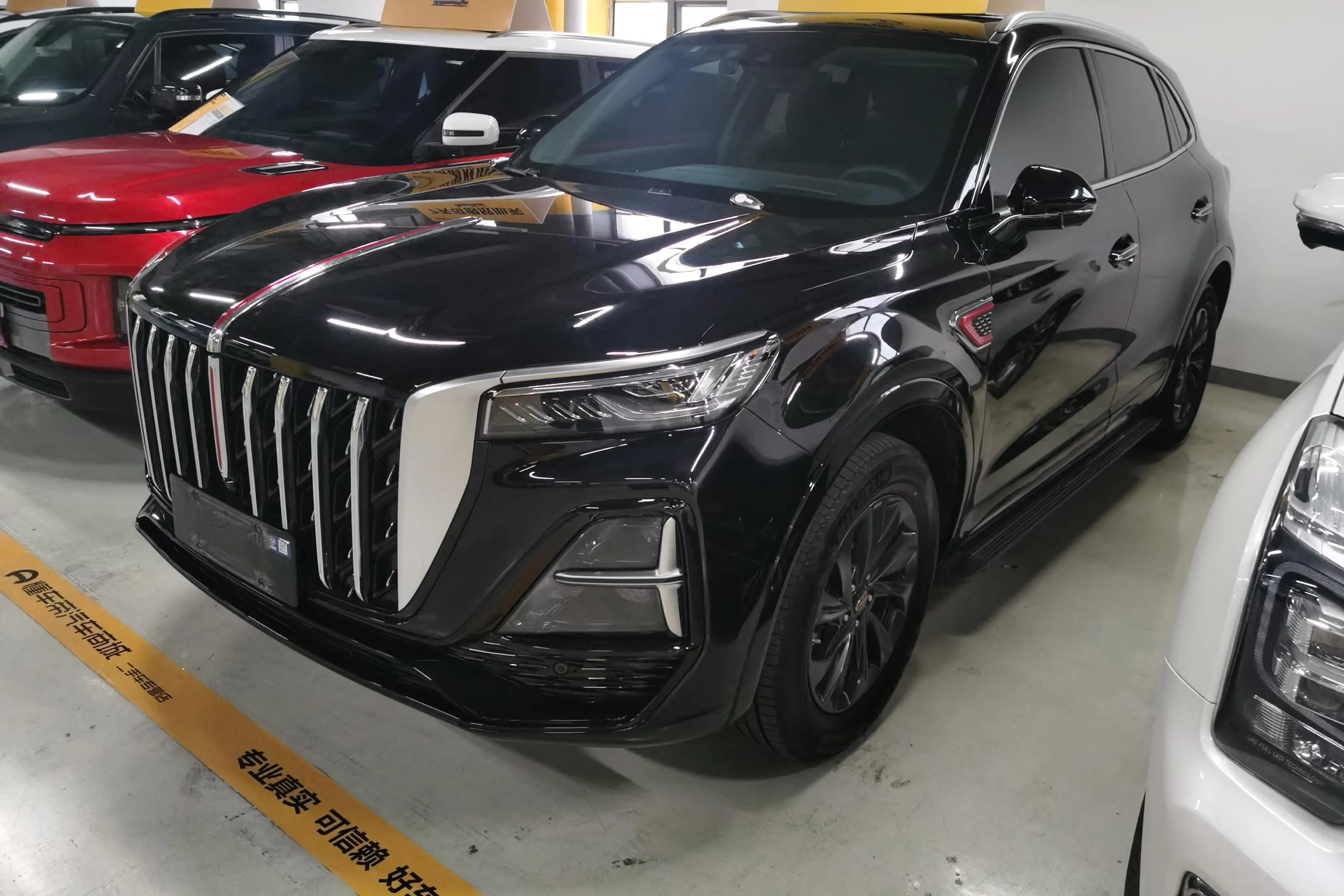 Hongqi HS5  из Китая