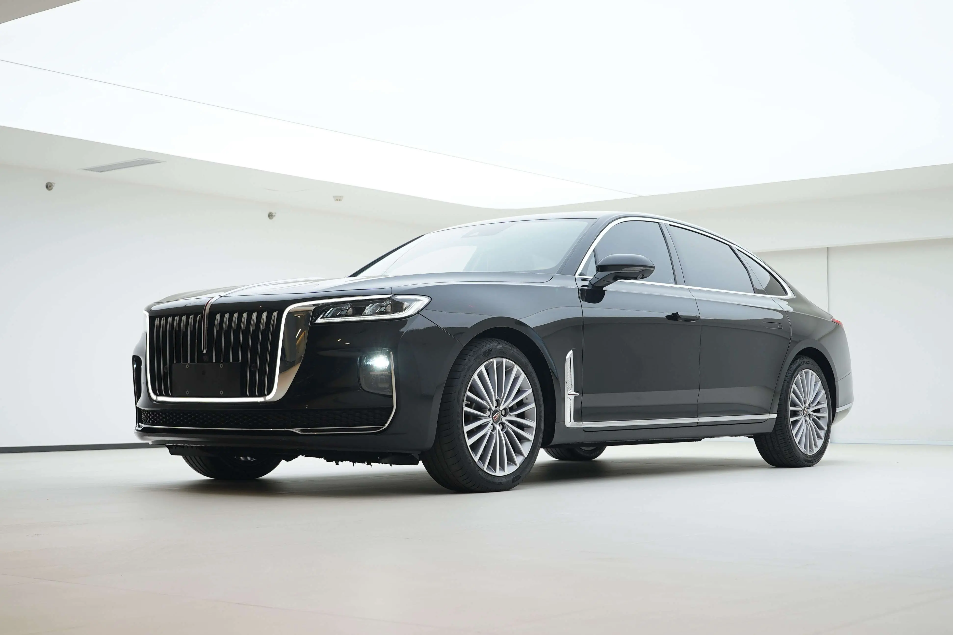 Hongqi H9  из Китая