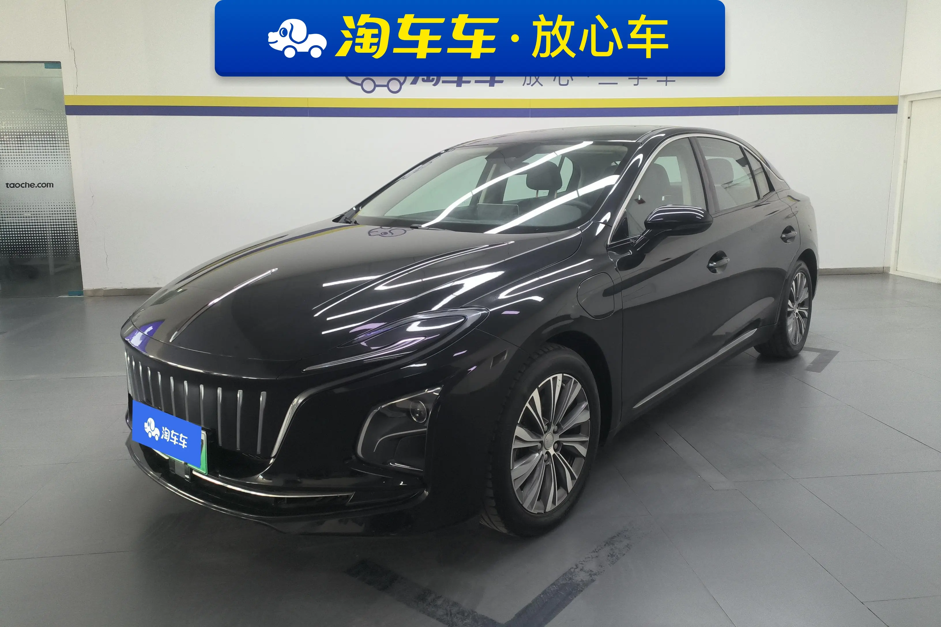 Hongqi E-QM5  из Китая