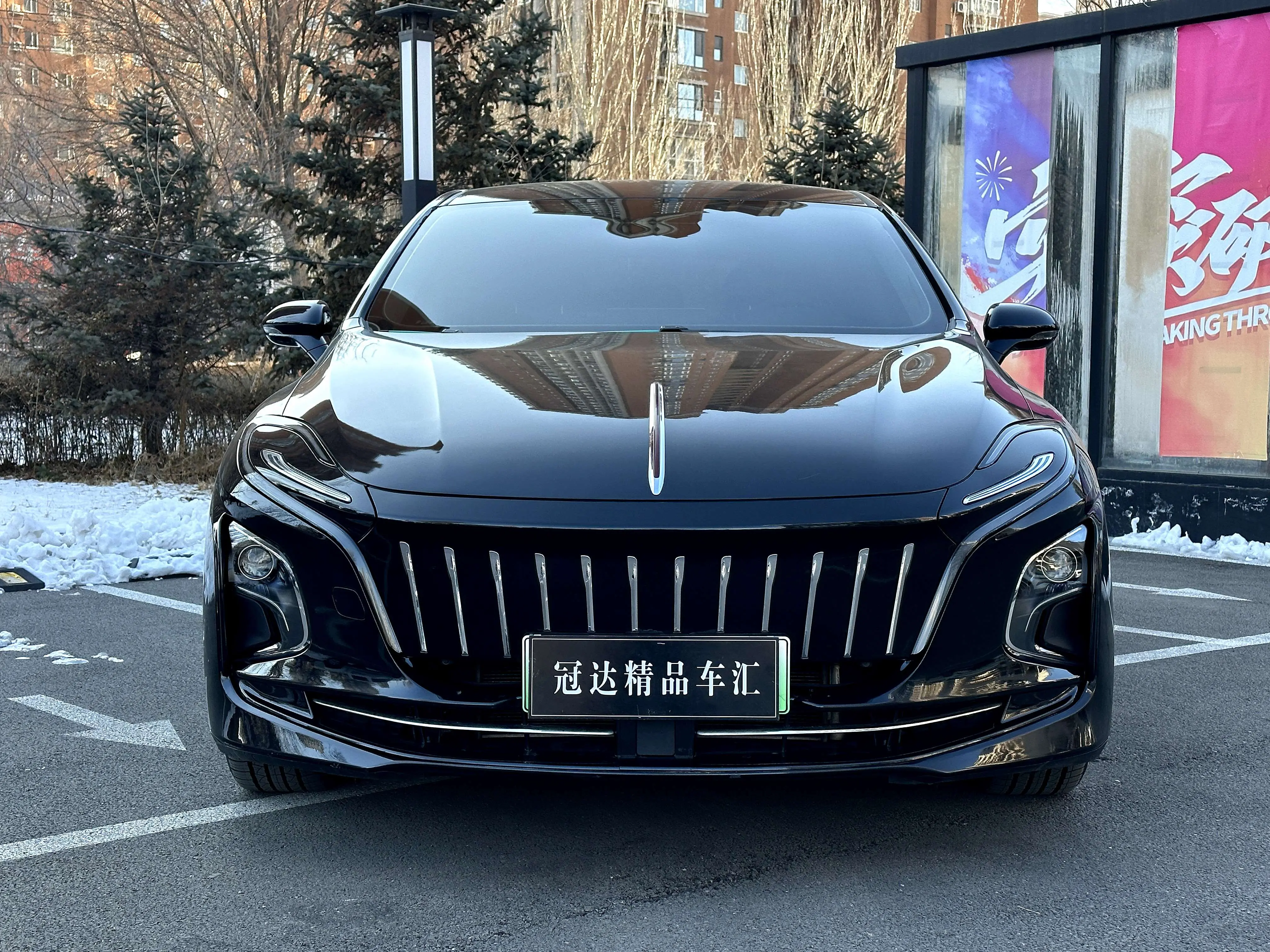 Hongqi E-QM5  из Китая