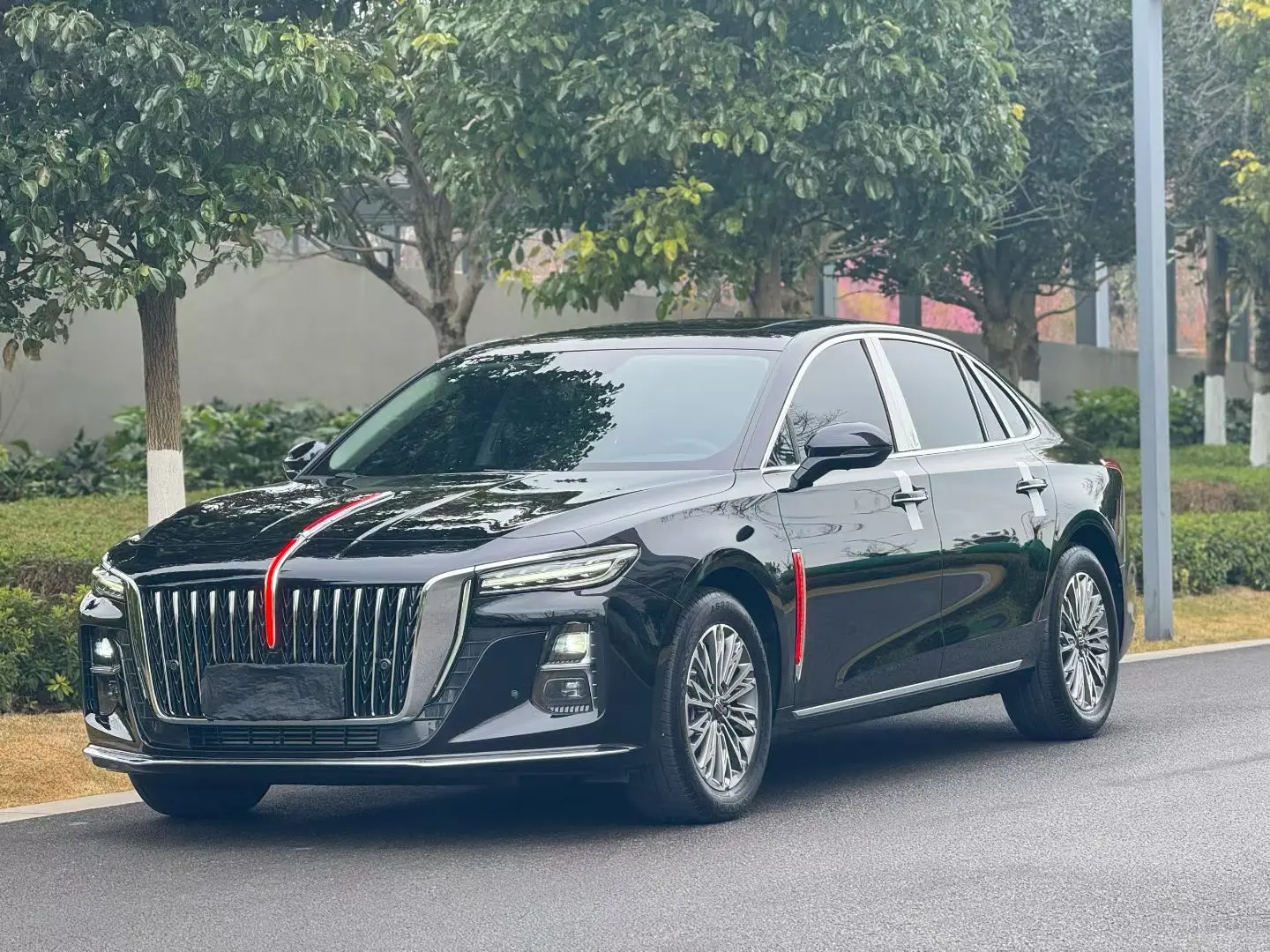 Hongqi H5  из Китая