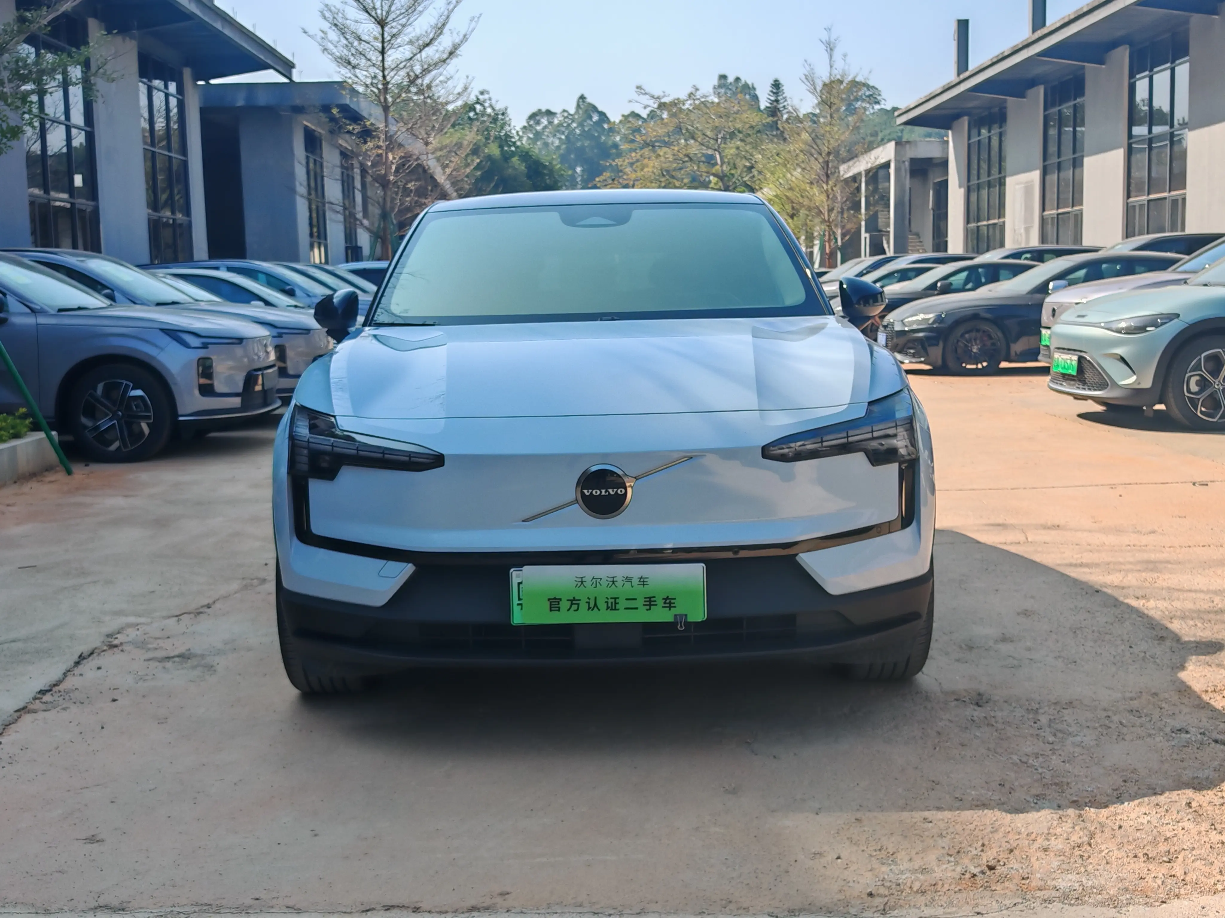 Volvo EX30  из Китая