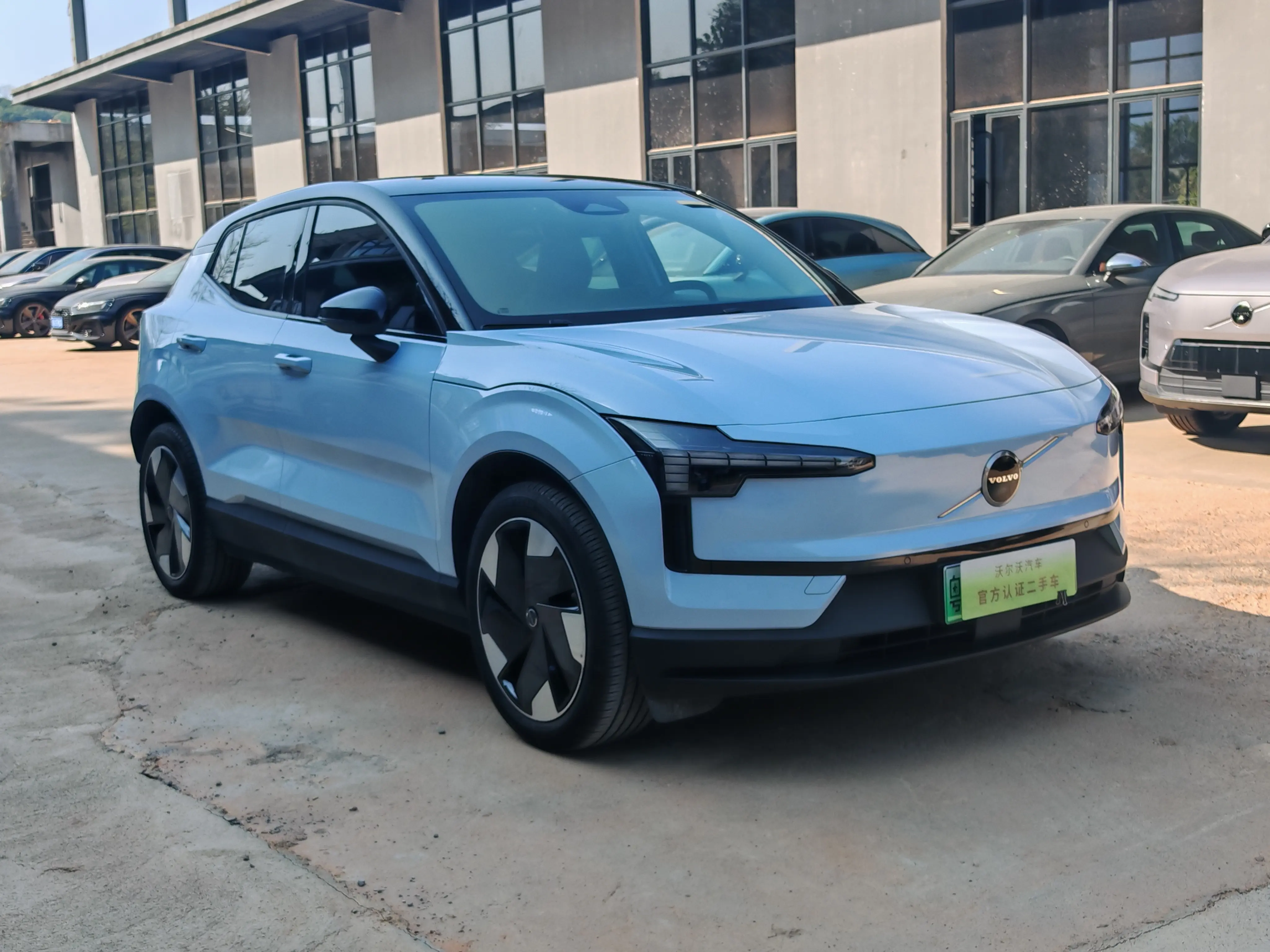 Volvo EX30  из Китая