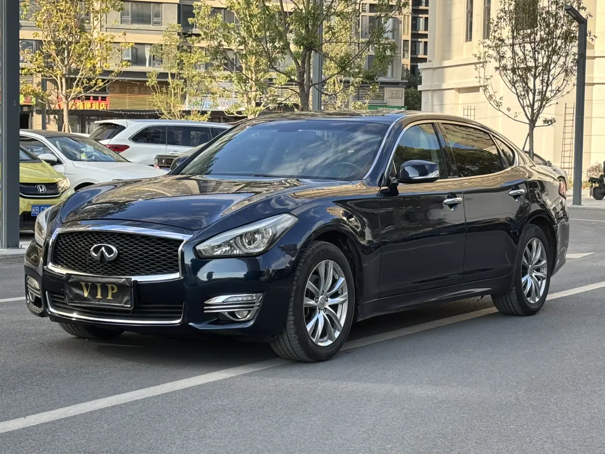 Infiniti Q70  из Китая