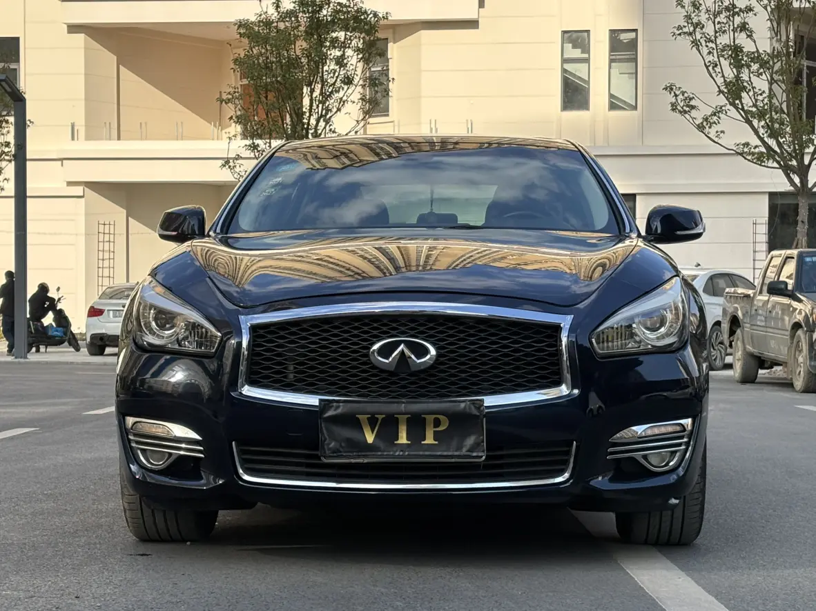 Infiniti Q70  из Китая