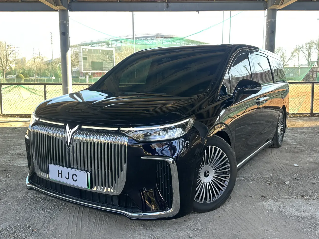 Voyah Lantu Dreamer PHEV  из Китая