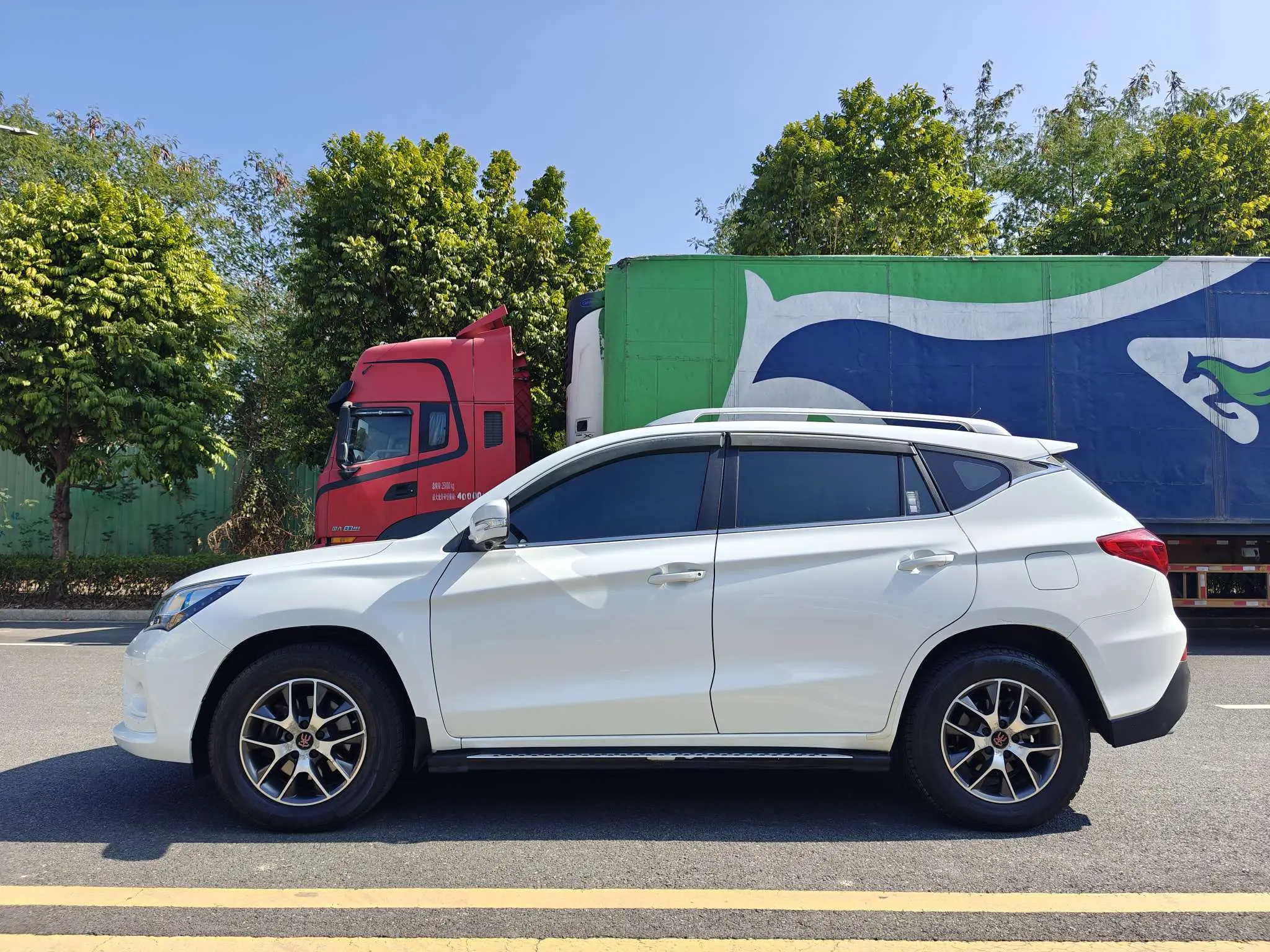 BYD Song  из Китая