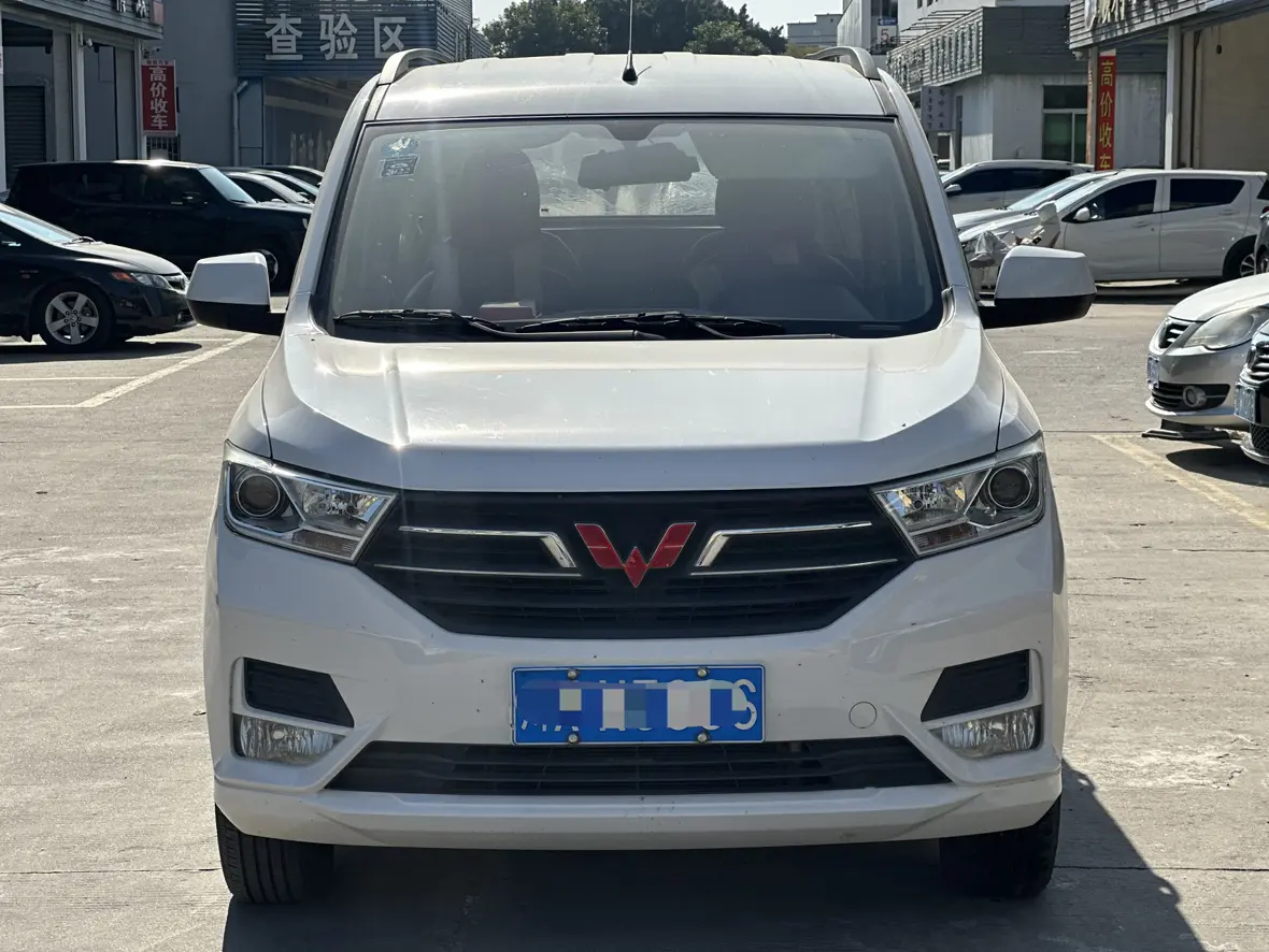 Wuling Hongguang  из Китая