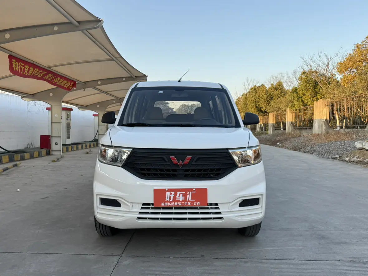 Wuling Hongguang V  из Китая