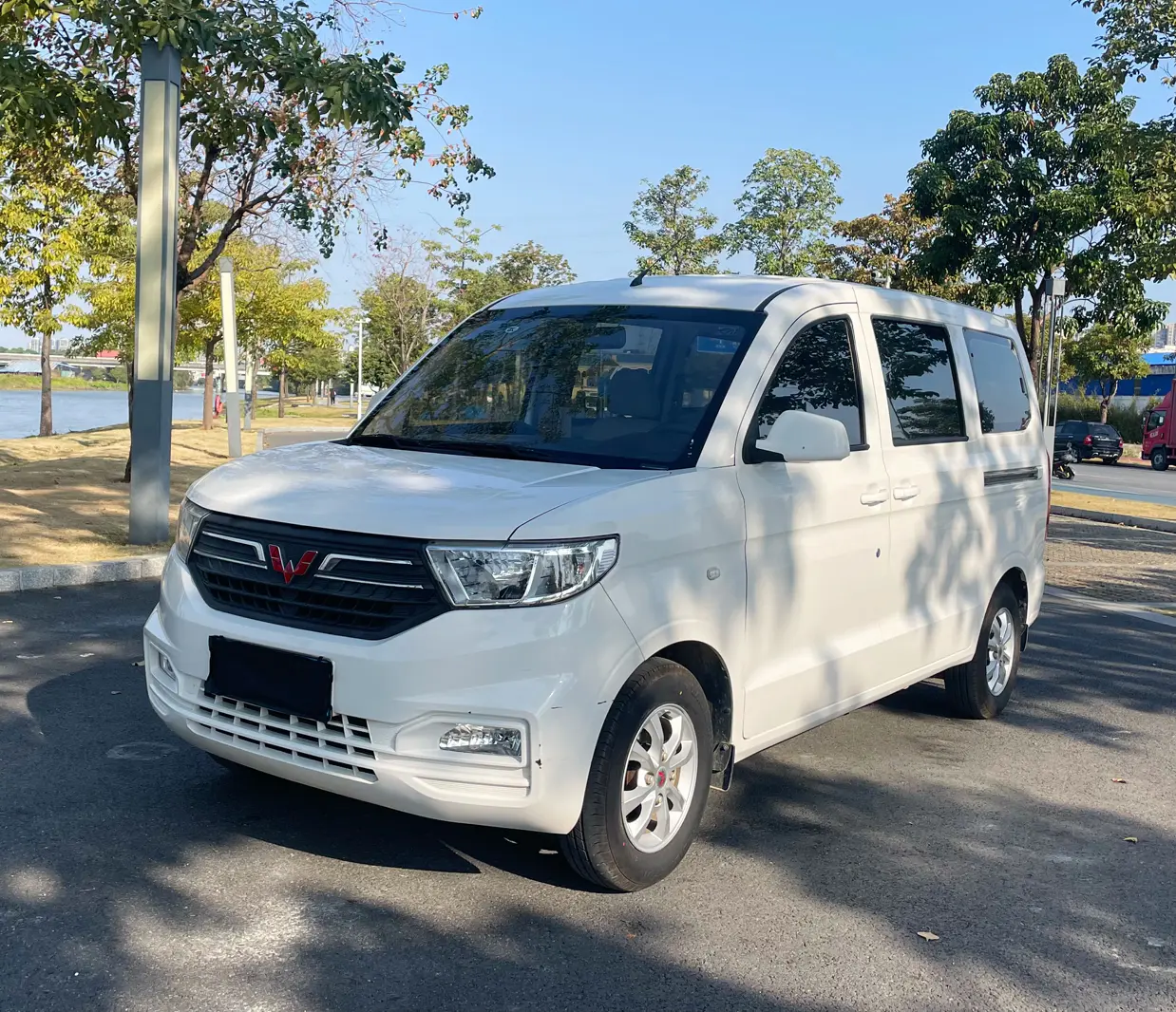 Wuling Hongguang V  из Китая