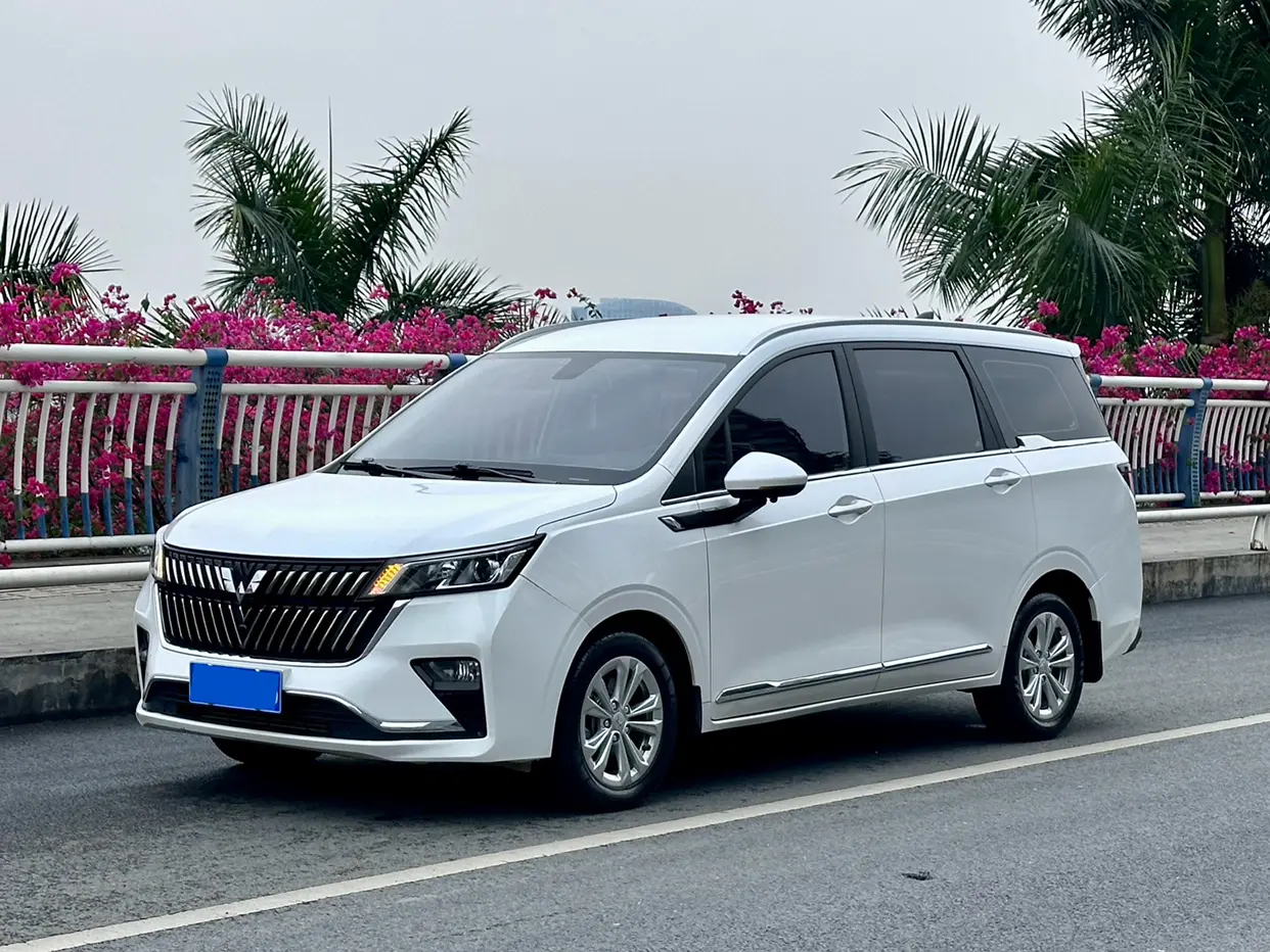 Wuling Jiachen  из Китая
