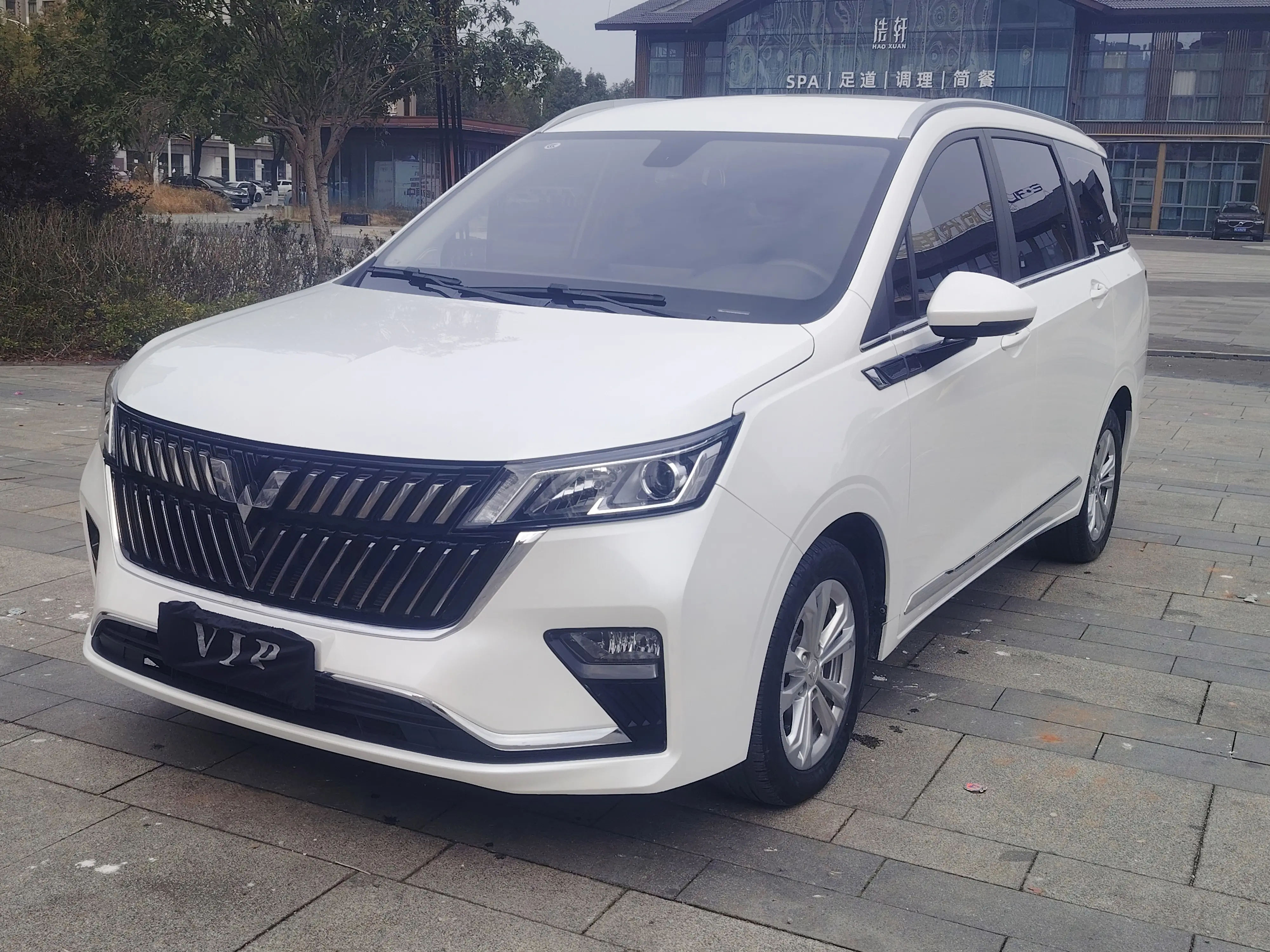Wuling Jiachen  из Китая