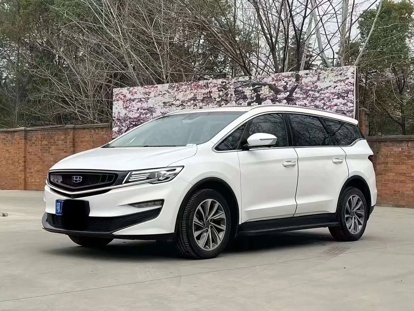 Geely Jiaji  из Китая