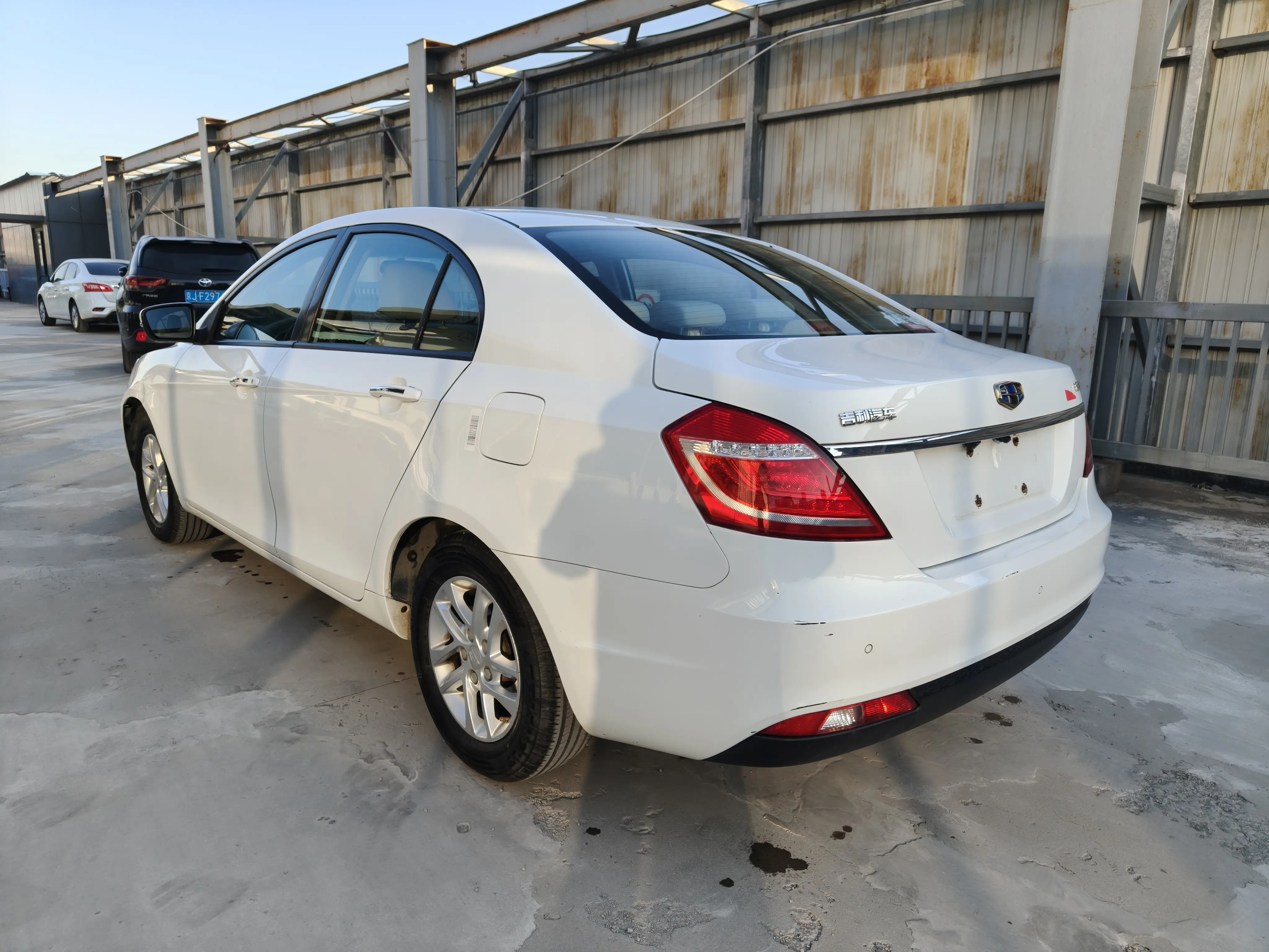 Geely Emgrand  из Китая