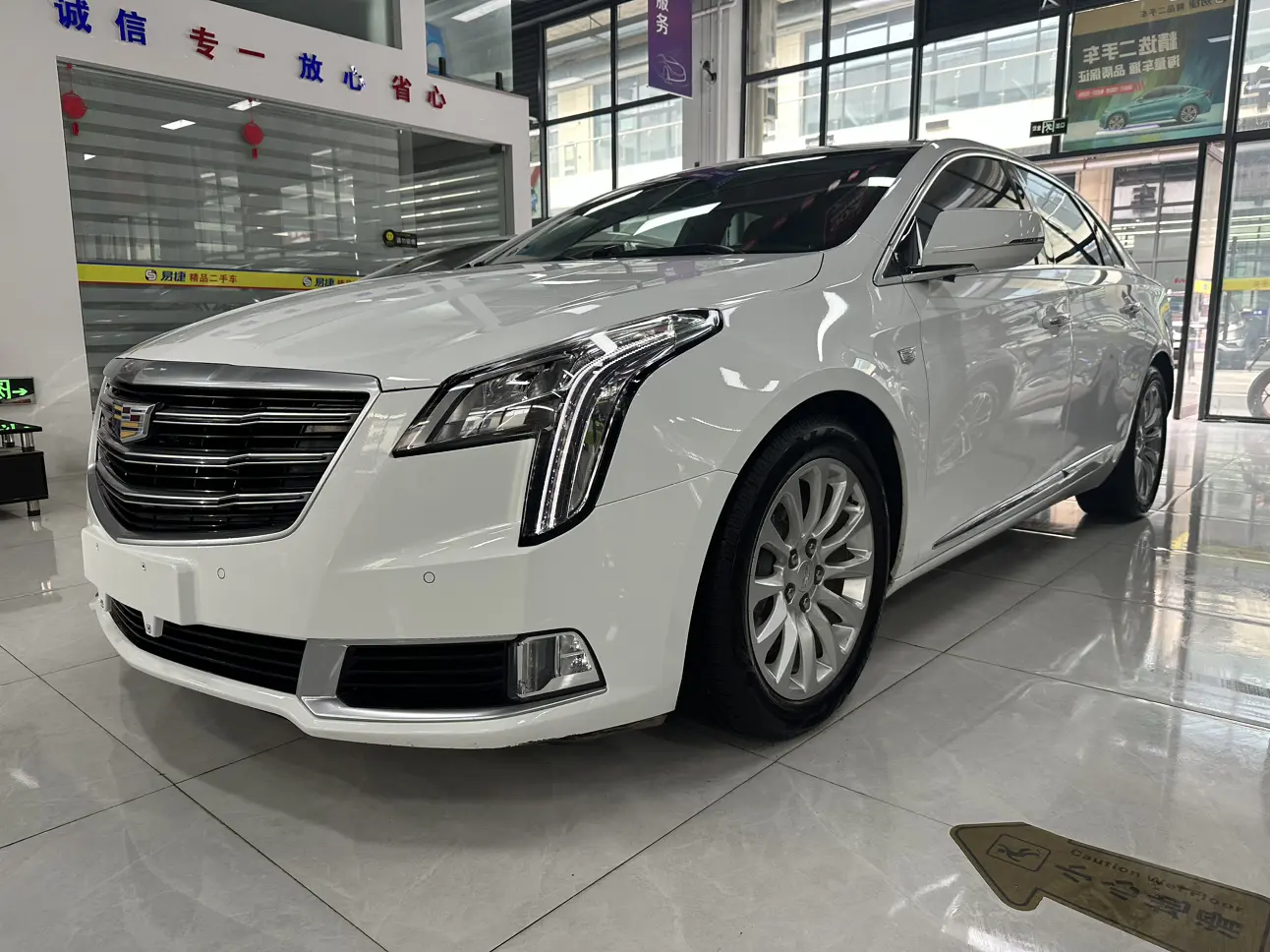 Cadillac XTS  из Китая