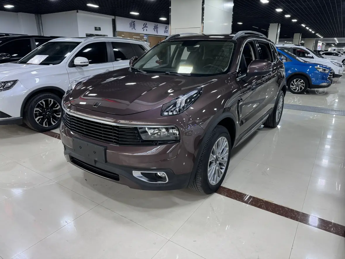 Lynk & Co 01  из Китая