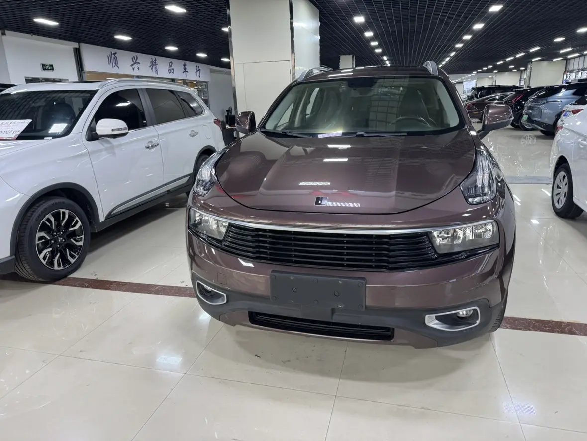 Lynk & Co 01  из Китая