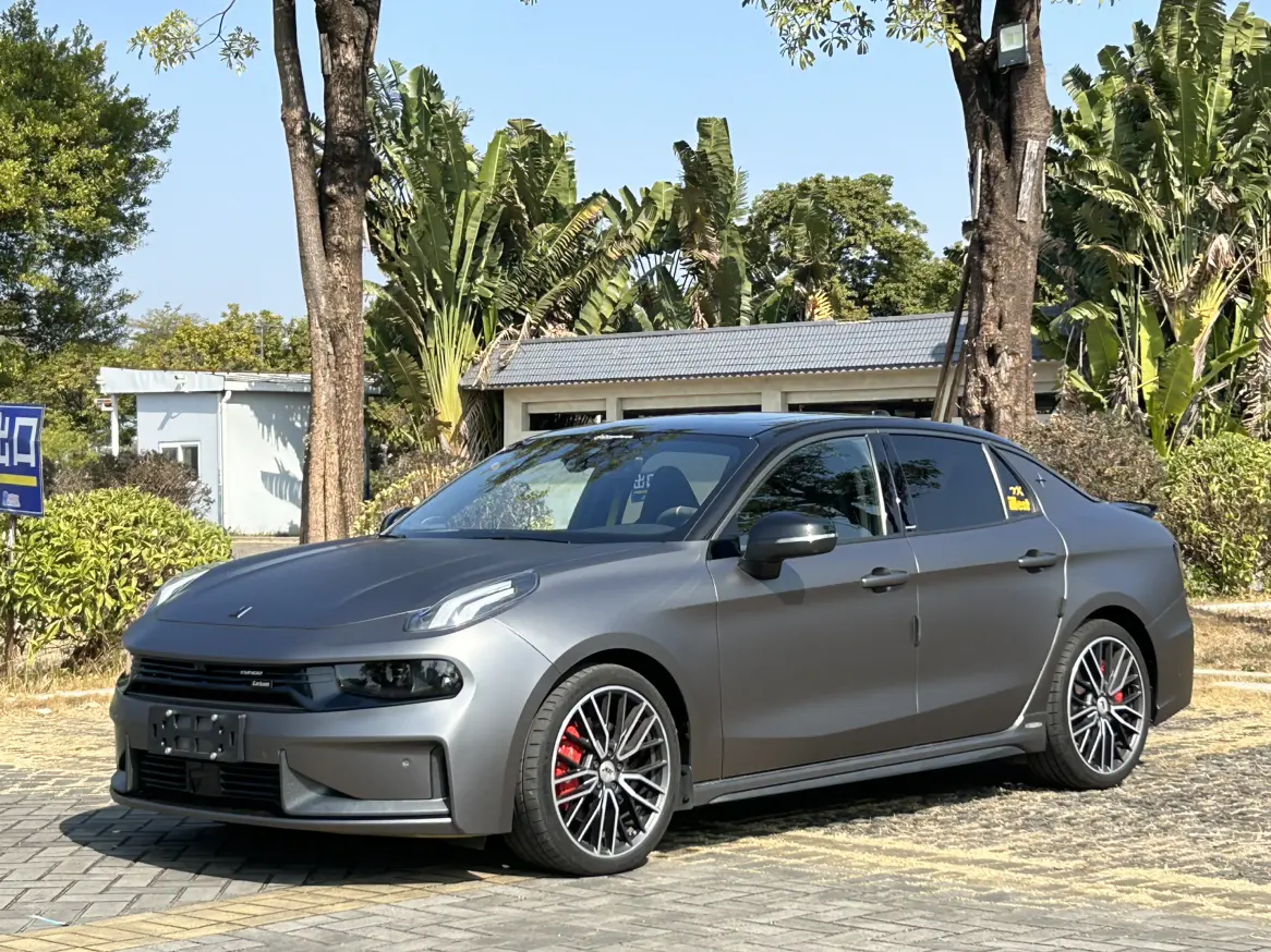 Lynk & Co 03