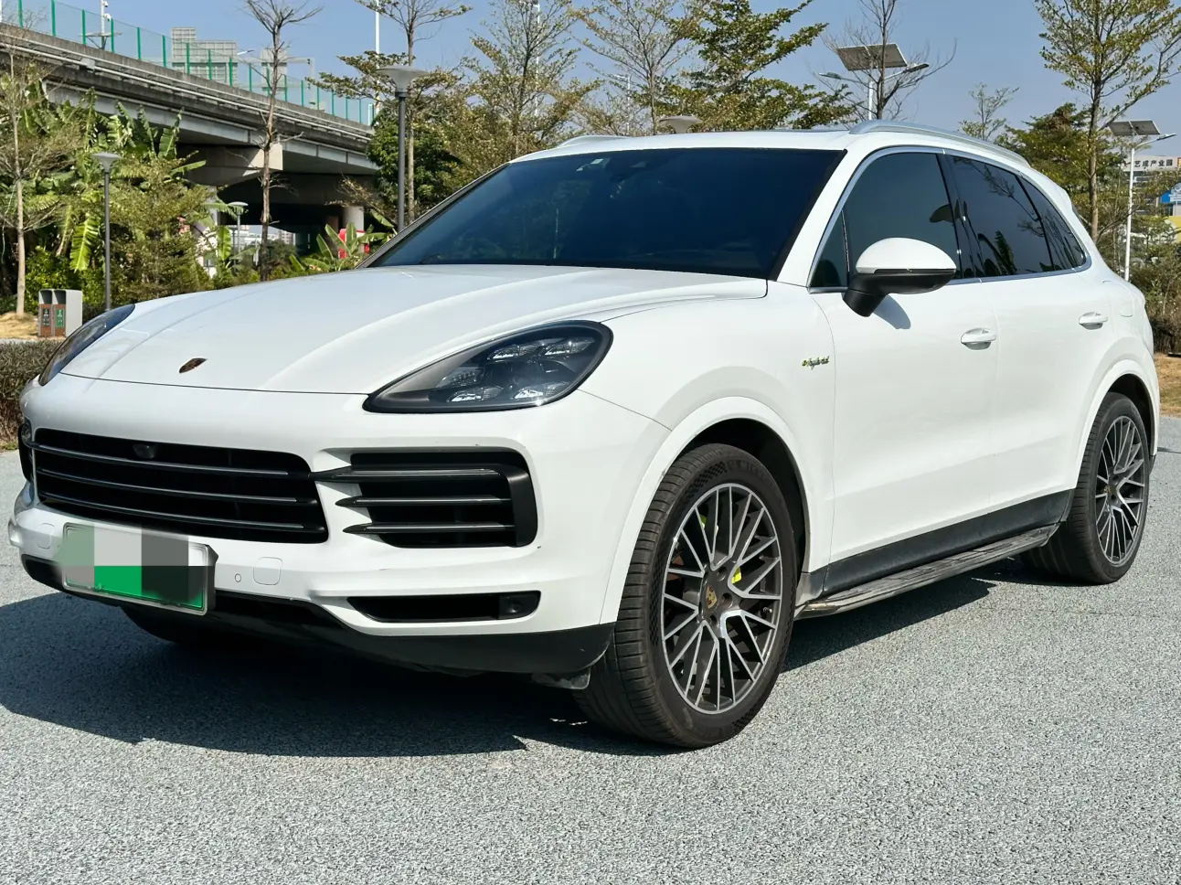 Porsche Cayenne E-Hybrid  из Китая