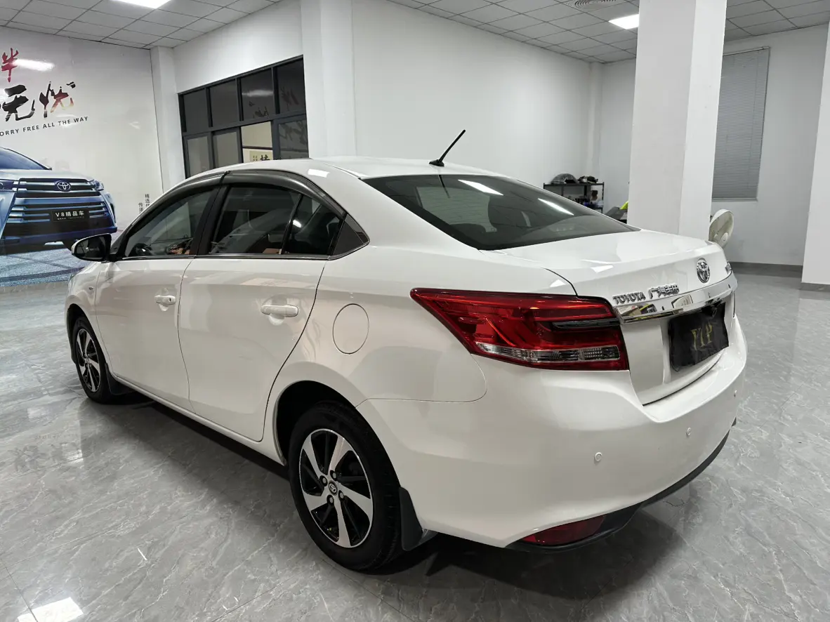 Toyota YARiS L Enjoy  из Китая