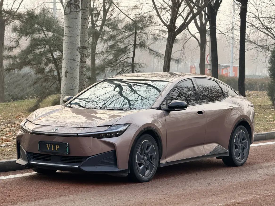 Toyota bZ3  из Китая