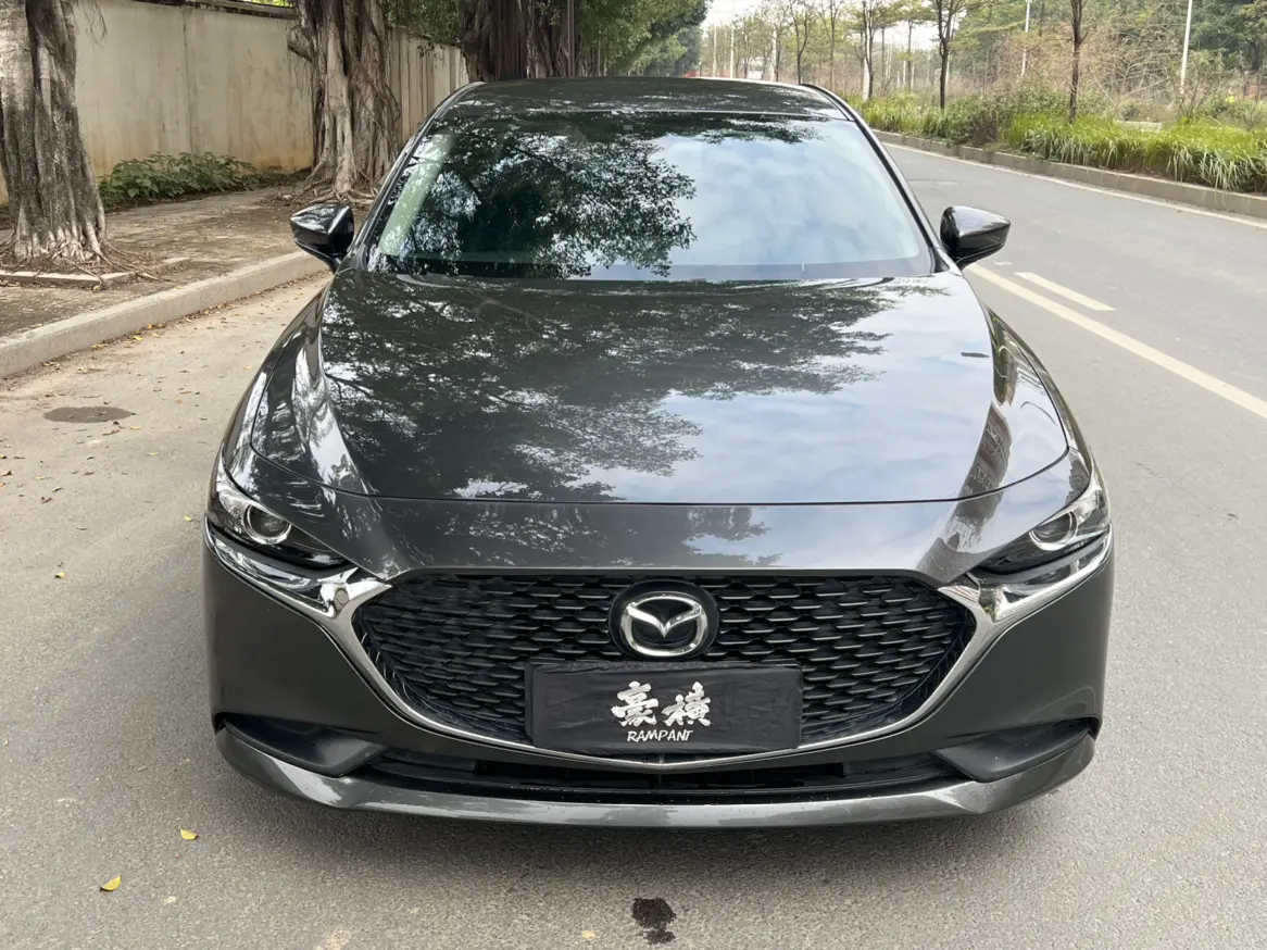 Mazda Axela (Mazda3)  из Китая