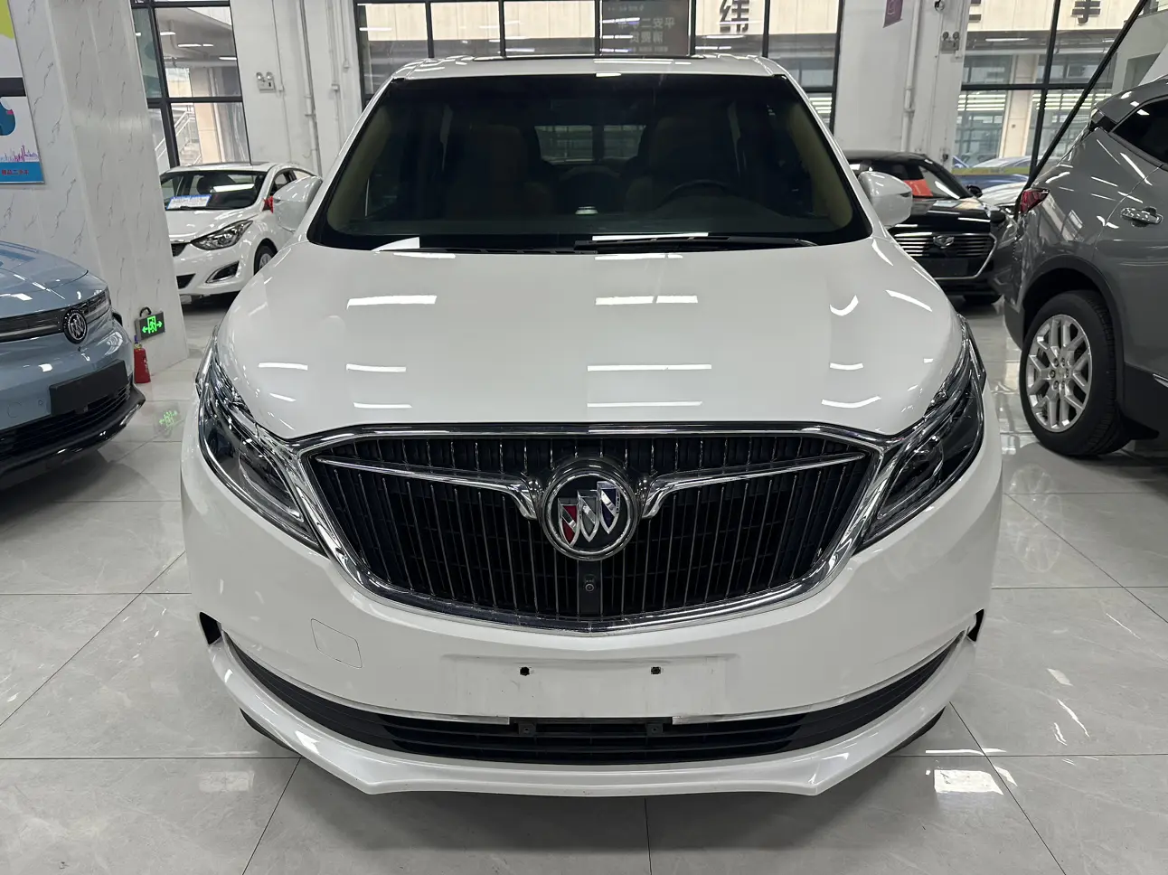 Buick GL8  из Китая