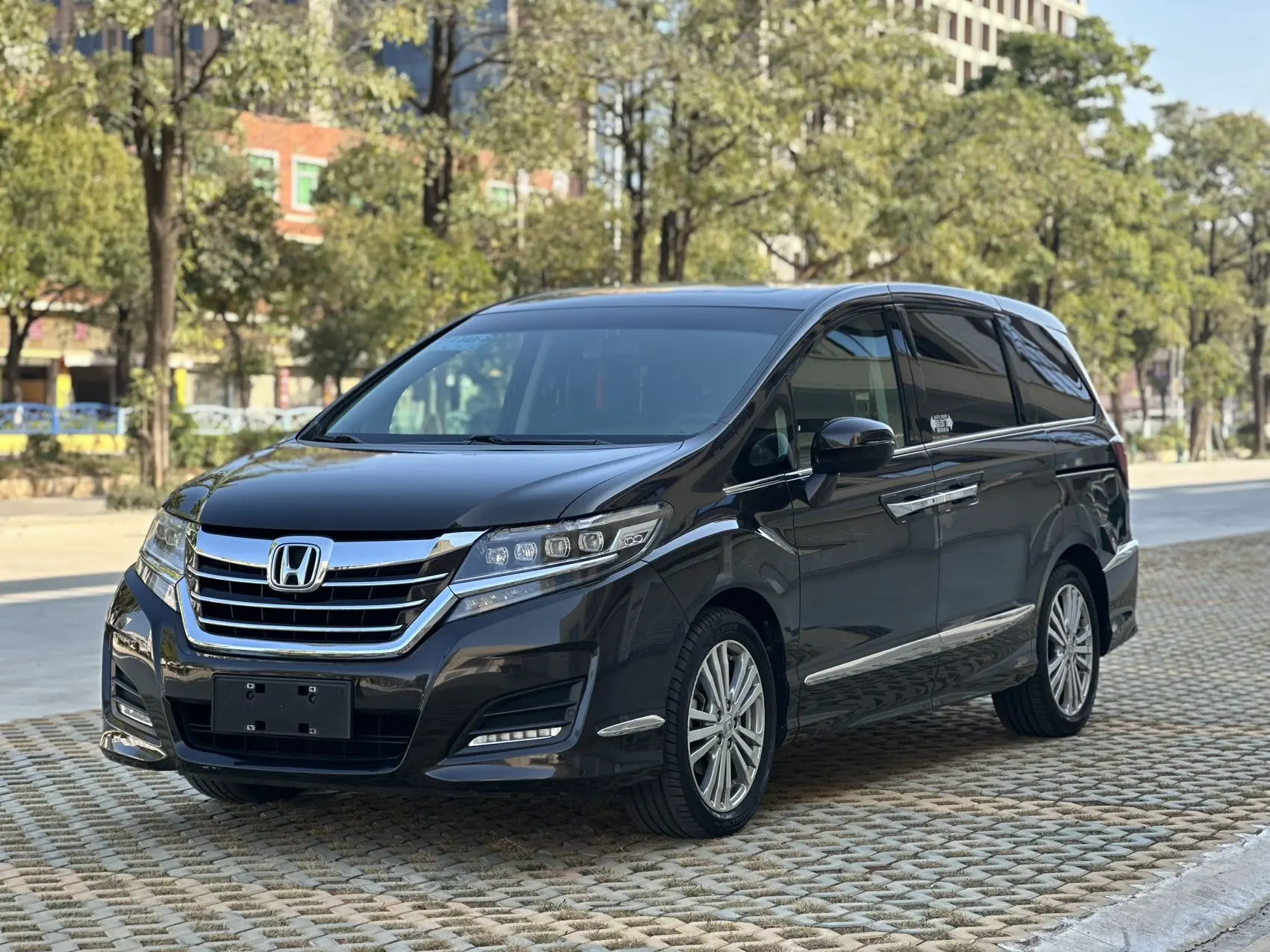 Honda Elysion (Alison)  из Китая