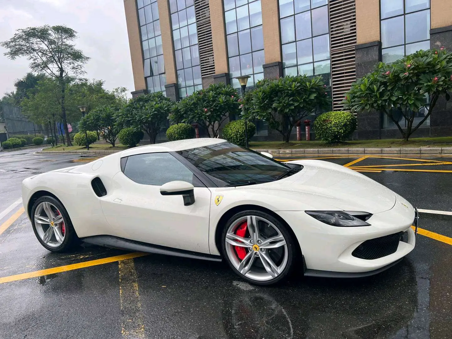 Ferrari 296  из Китая