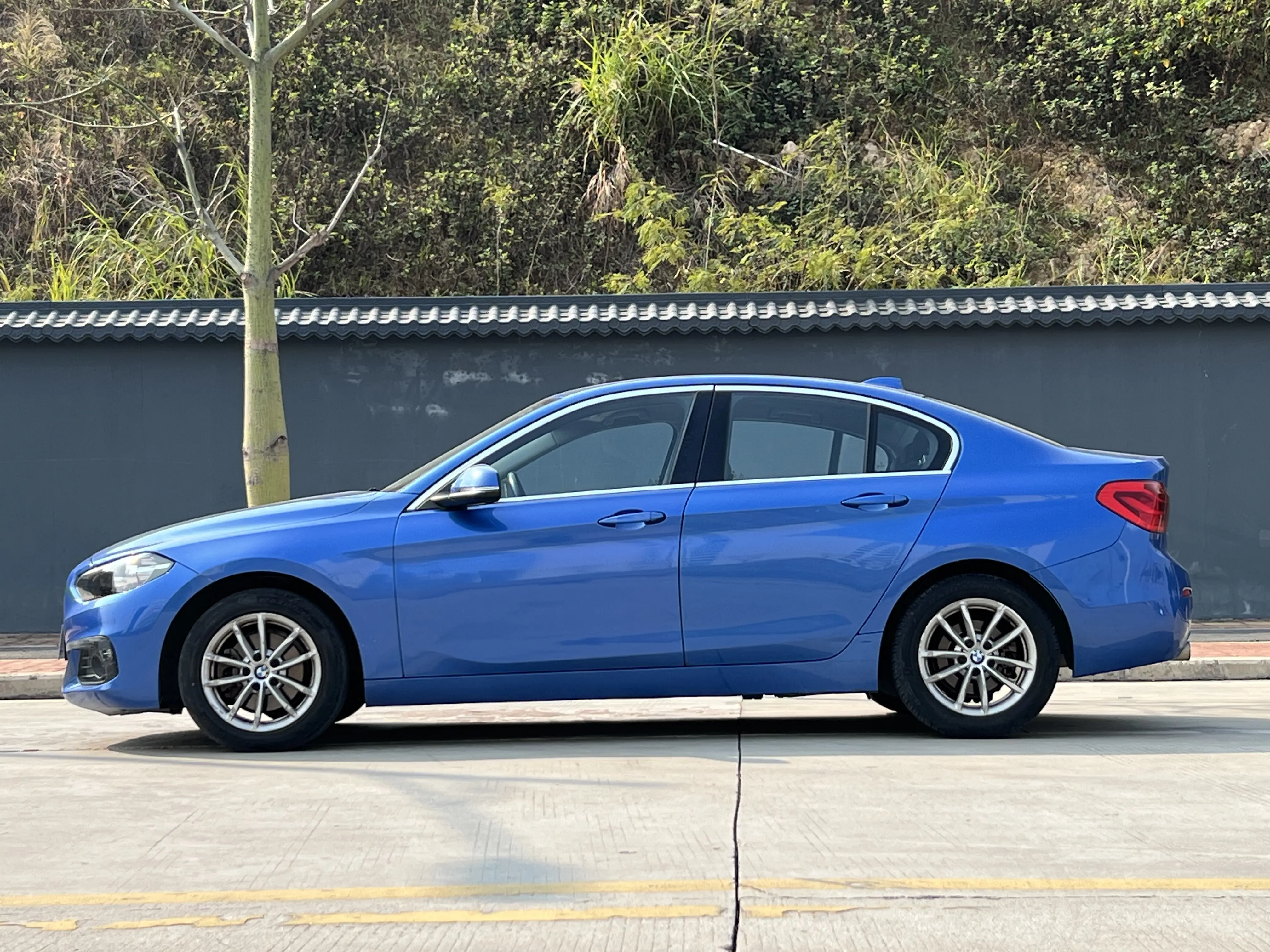 BMW 1 Series  из Китая