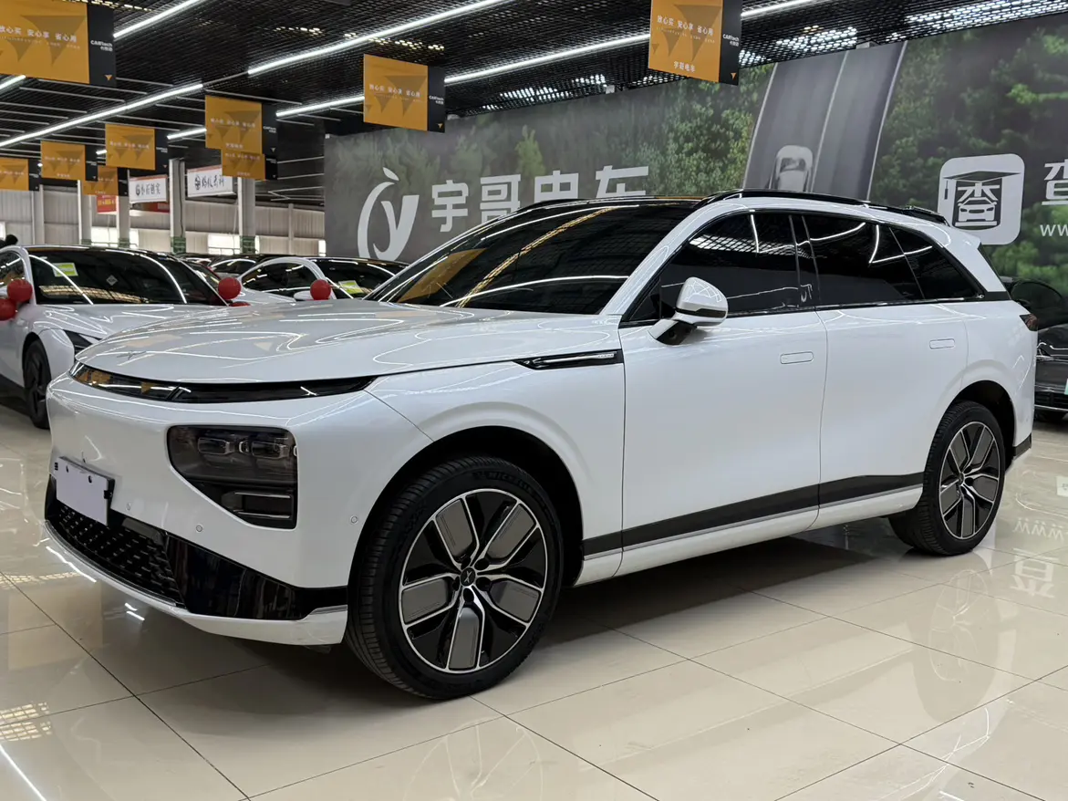 Xpeng G9  из Китая