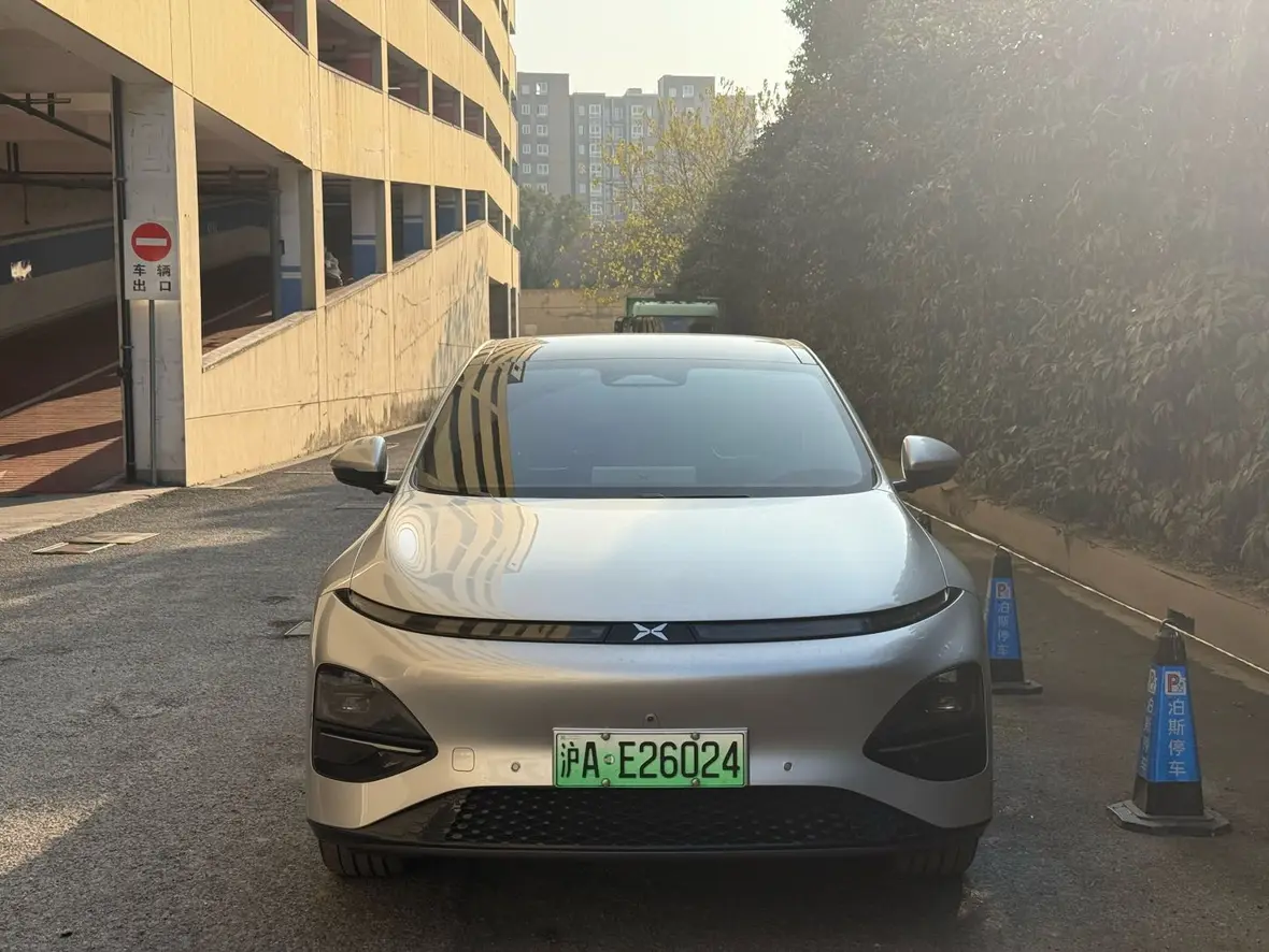 Xpeng G6  из Китая