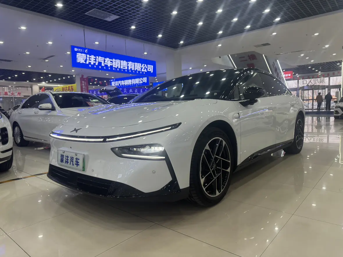 Xpeng P7+  из Китая