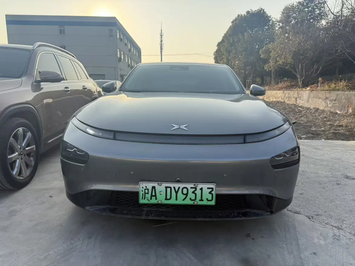 Xpeng P7  из Китая