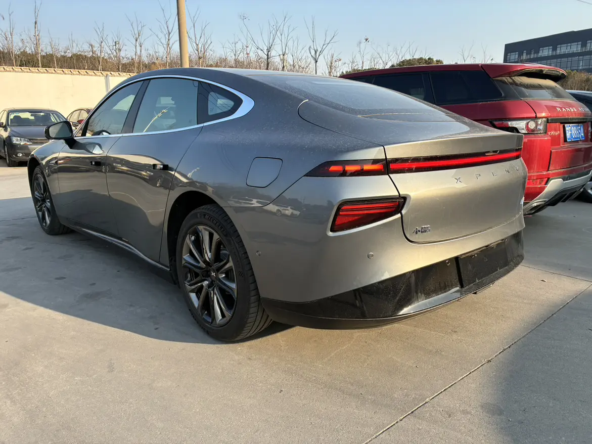 Xpeng P7  из Китая