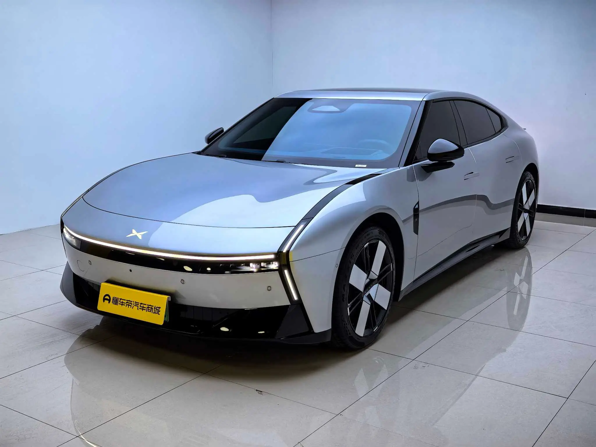 Xpeng P7  из Китая