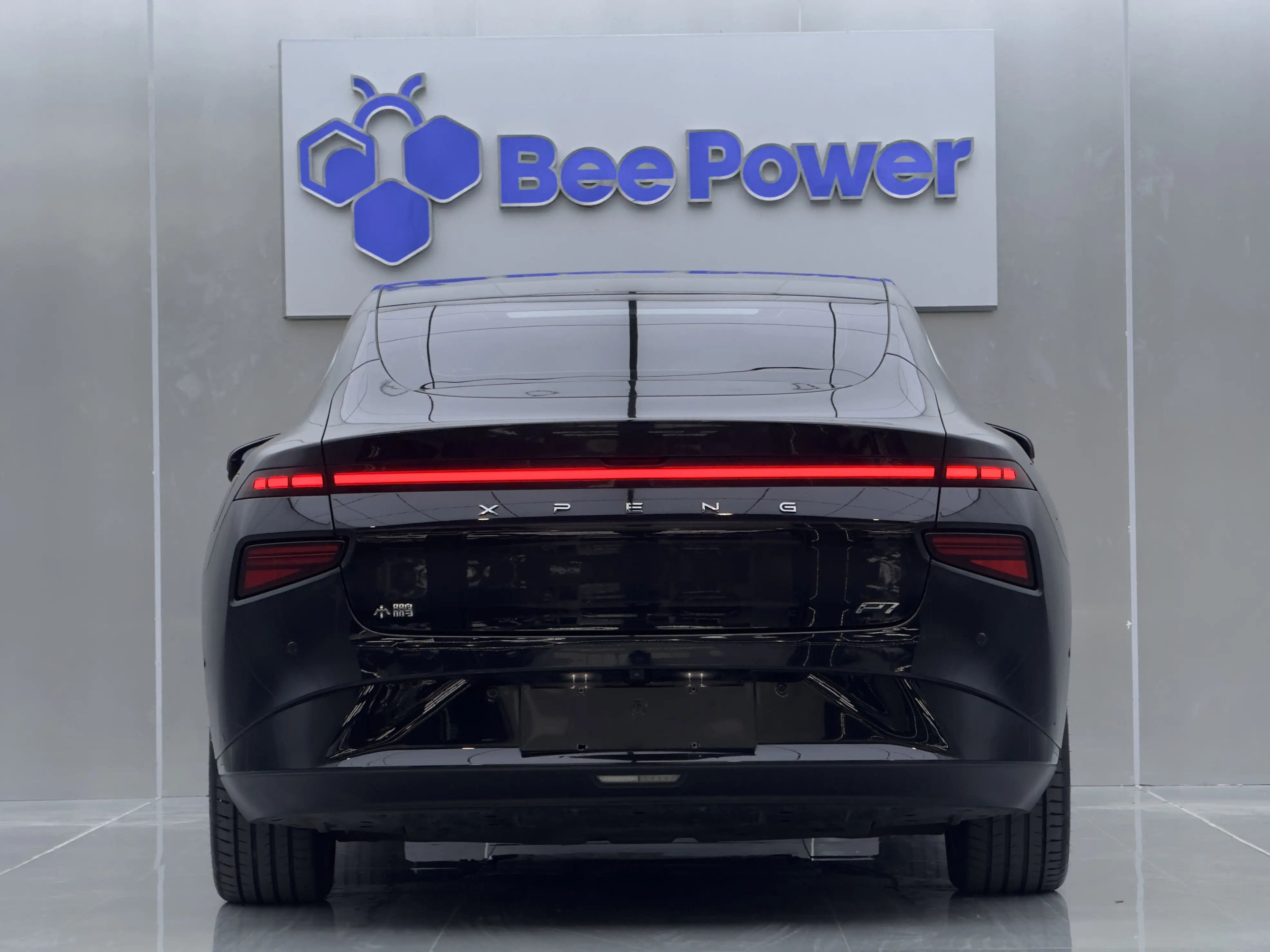 Xpeng P7  из Китая