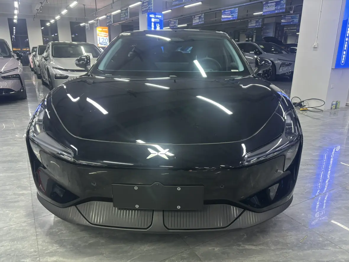 Xpeng Xiaopeng MONA M03  из Китая