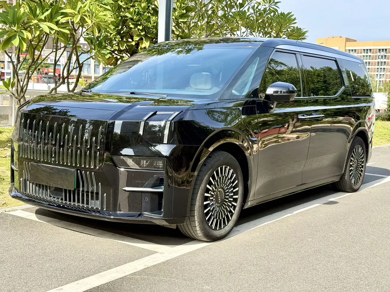 ZEEKR 009  из Китая