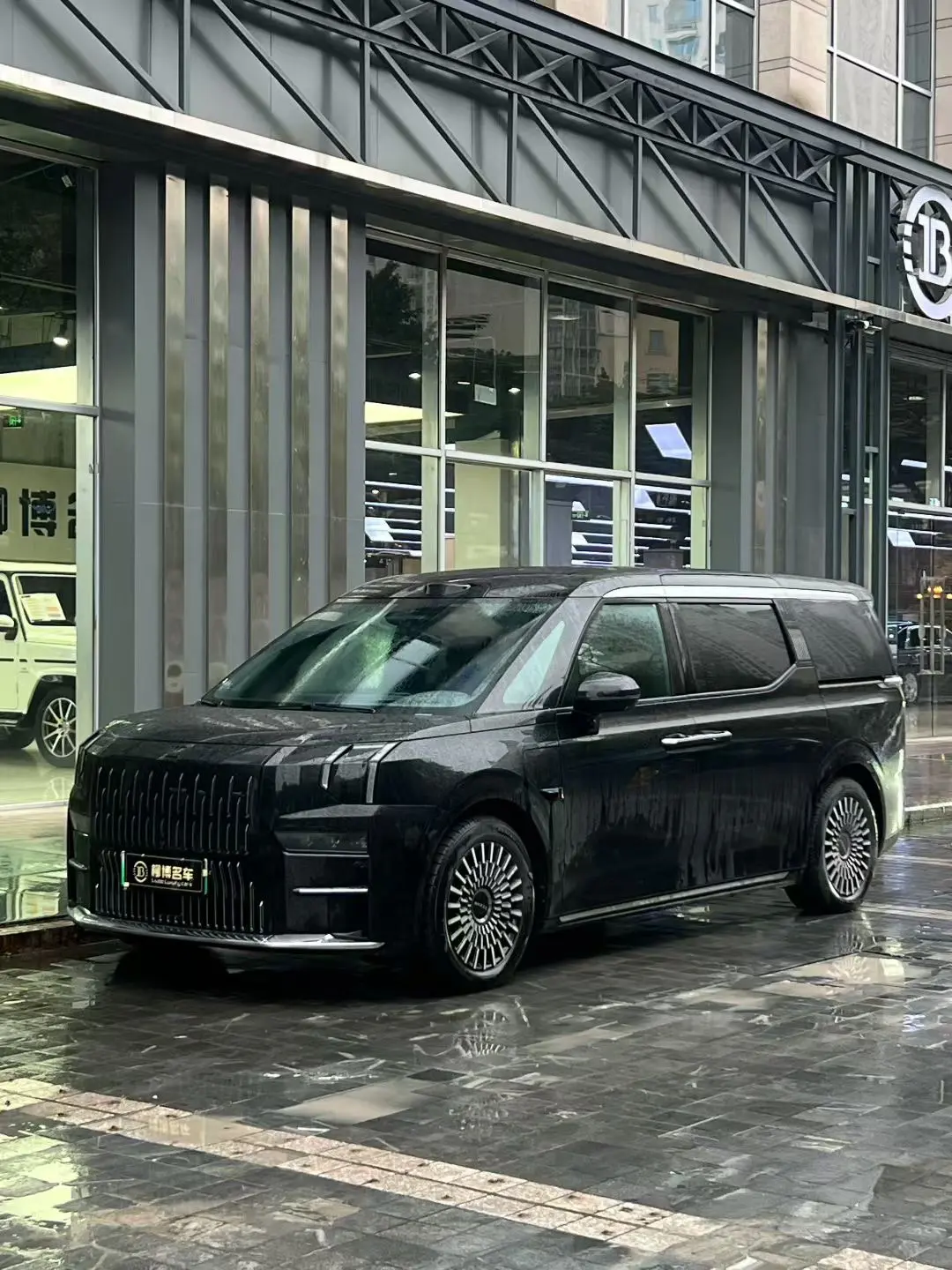 ZEEKR 009  из Китая