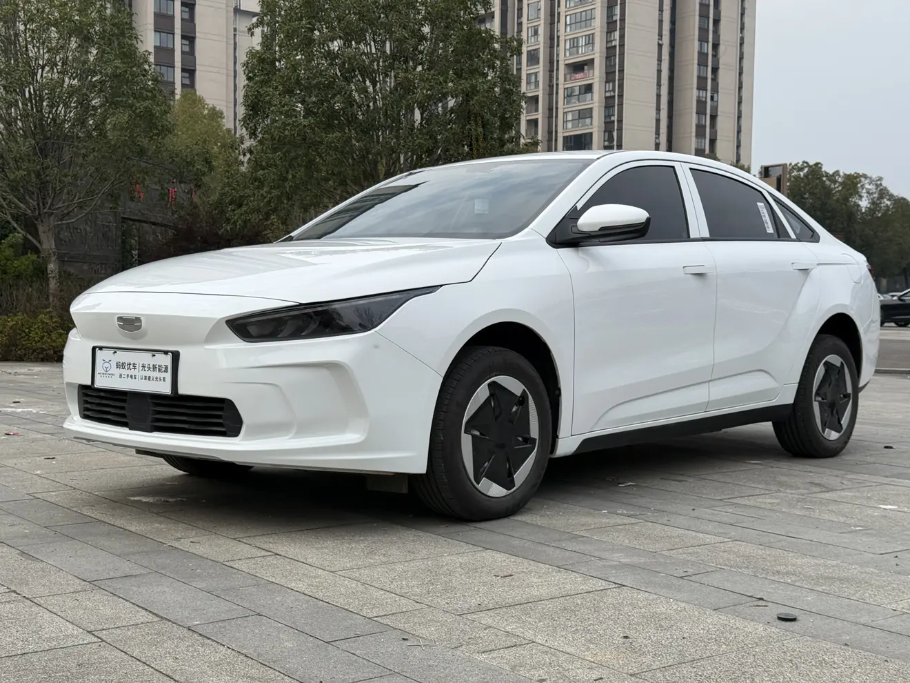 Geely Geometry A  из Китая