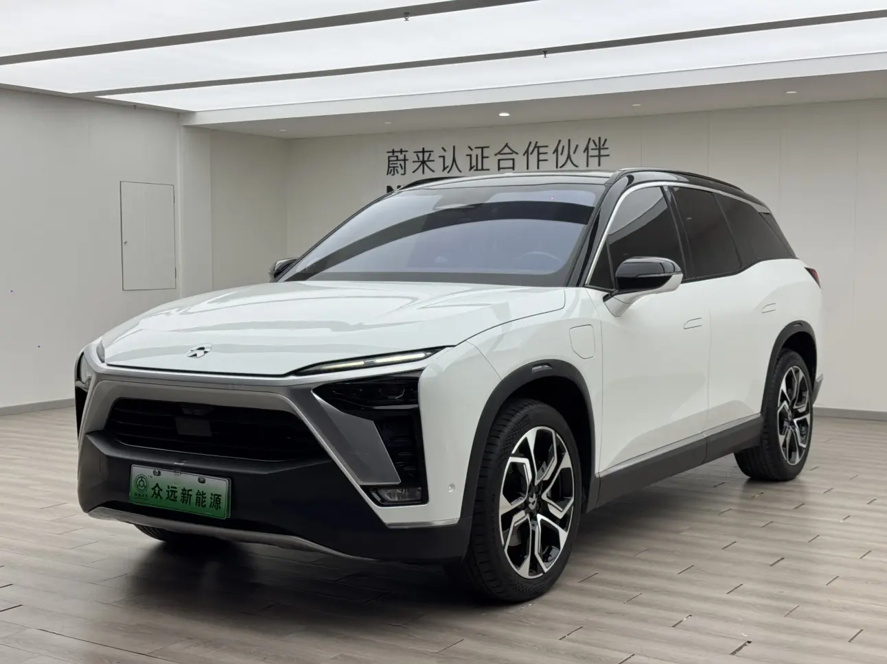 NIO ES8  из Китая