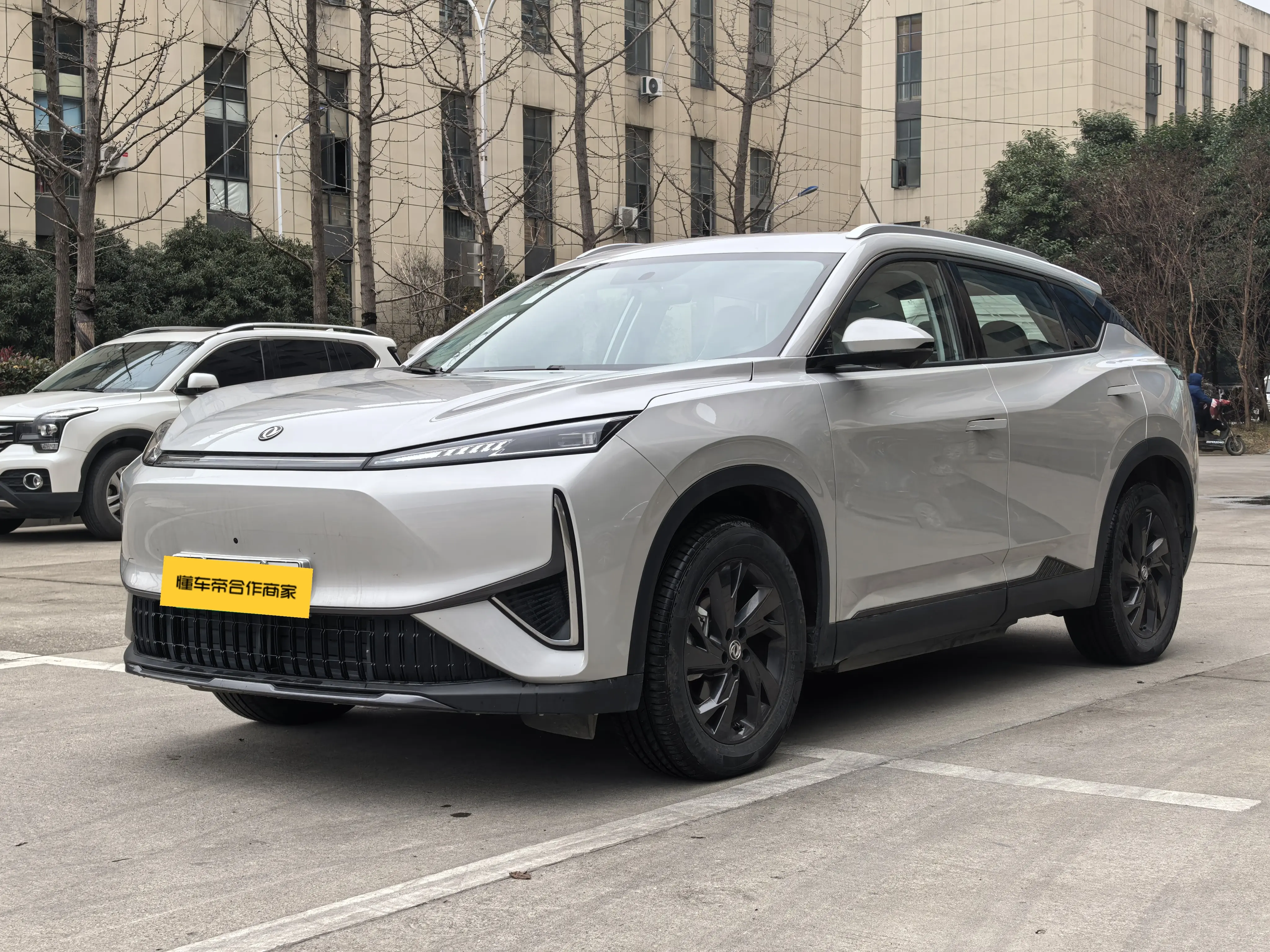 Dongfeng Fengshen L7 EV  из Китая
