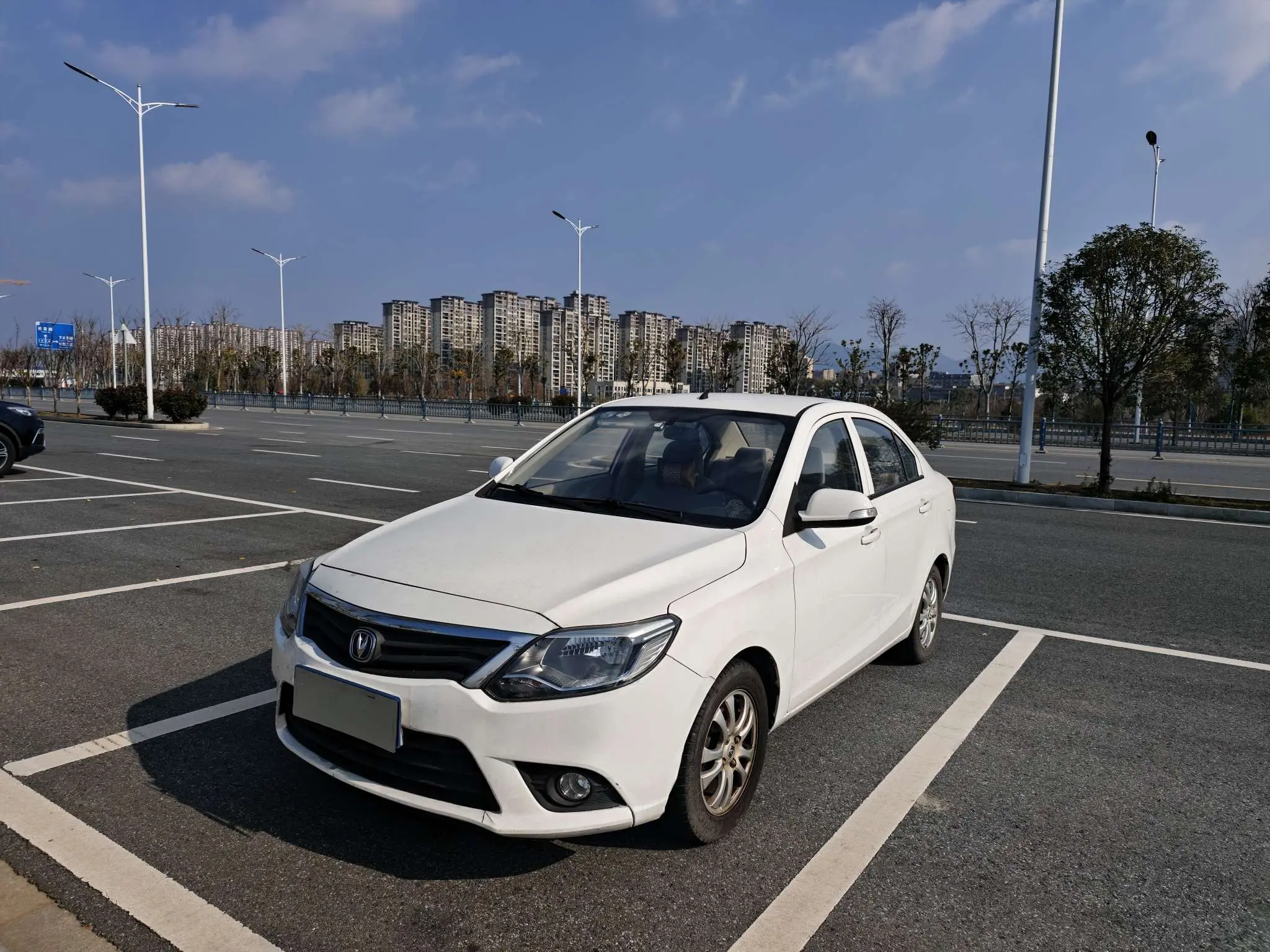 Changan Yuexiang V3  из Китая