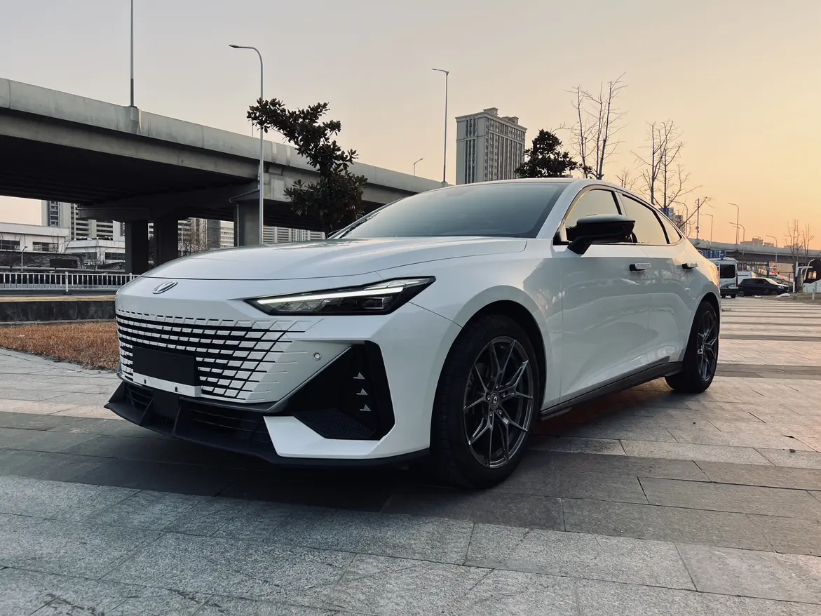 Changan UNI-V  из Китая