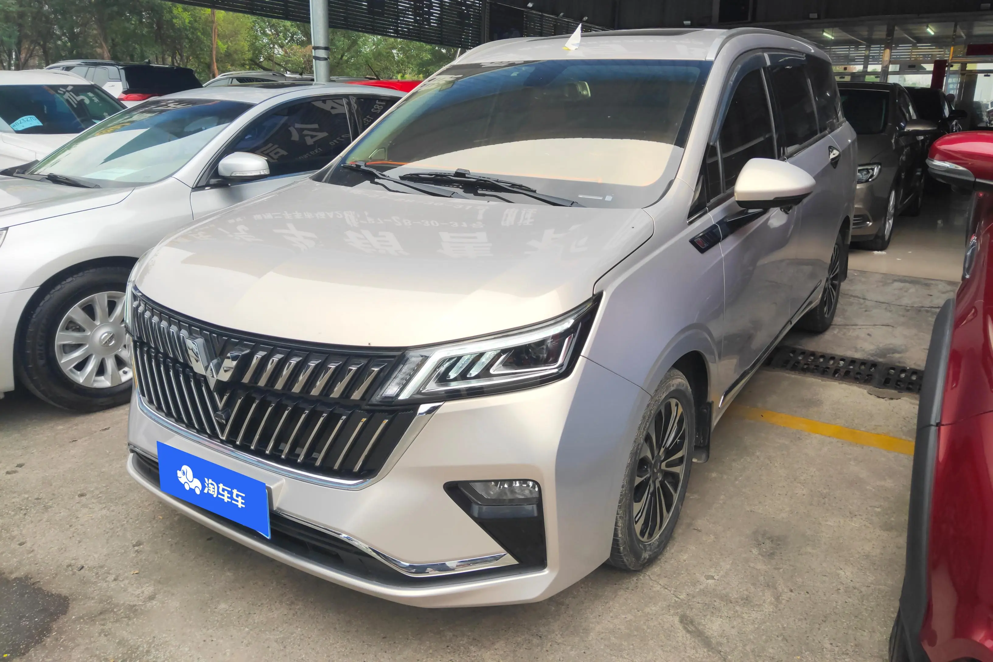 Wuling Jiachen  из Китая