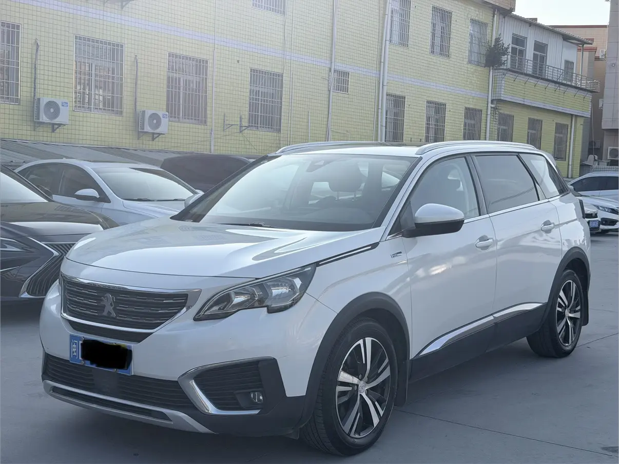 Peugeot 5008  из Китая